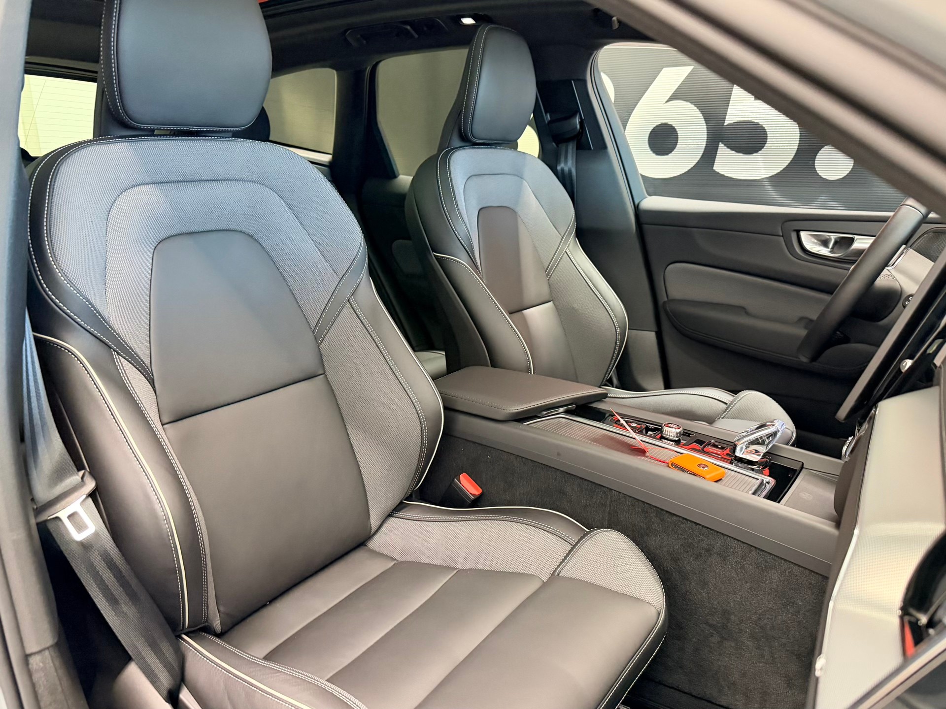 VOLVO XC60 T6 eAWD PluginHybrid Black Edition Geartronic-image-19