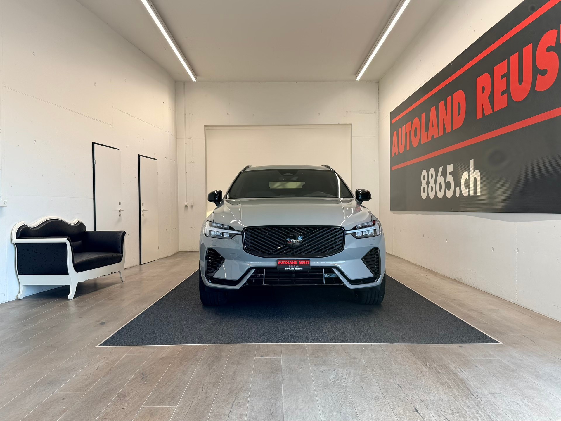 VOLVO XC60 T6 eAWD PluginHybrid Black Edition Geartronic-image-1