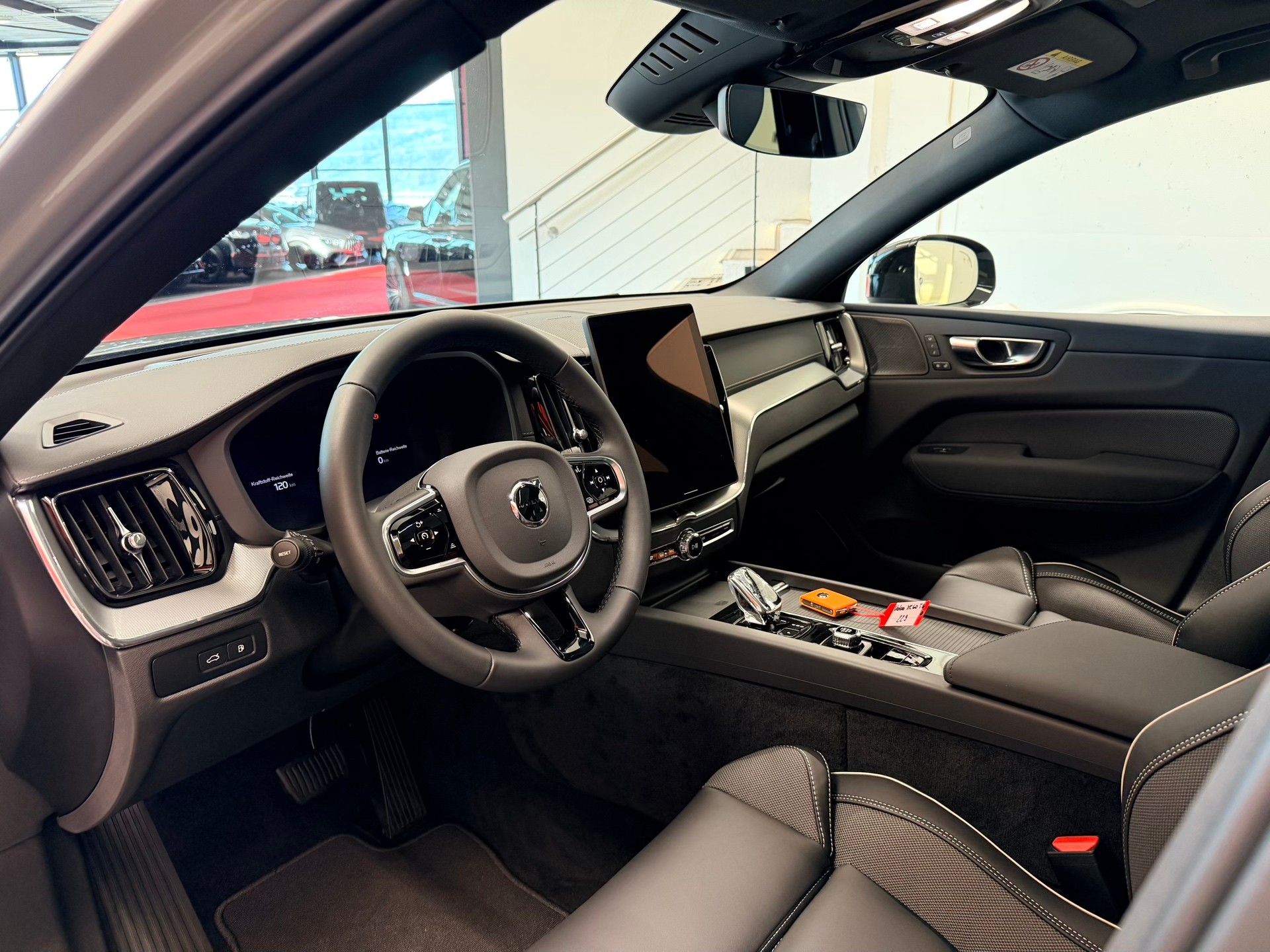 VOLVO XC60 T6 eAWD PluginHybrid Black Edition Geartronic-image-8