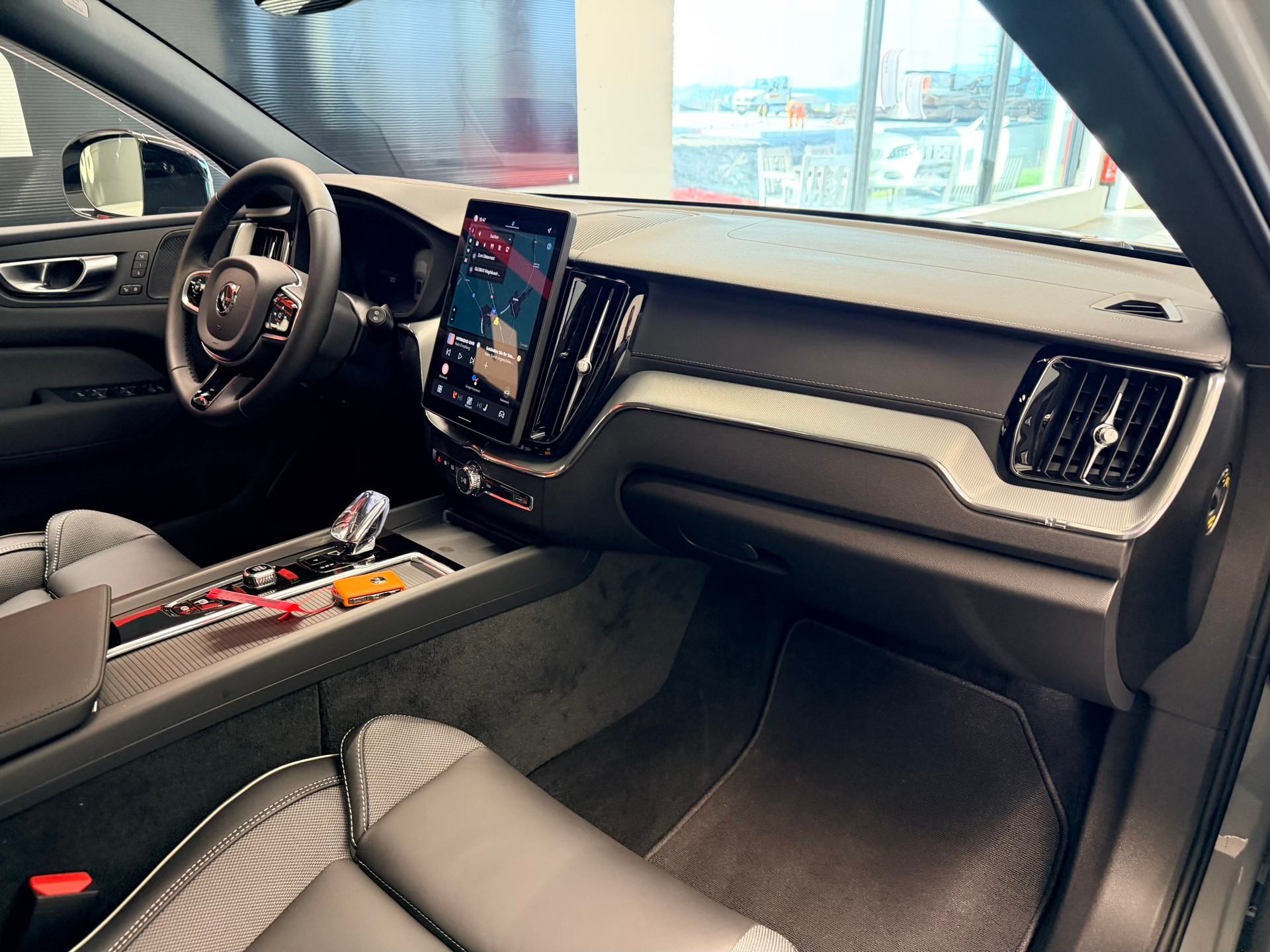 VOLVO XC60 T6 eAWD PluginHybrid Black Edition Geartronic-image-16
