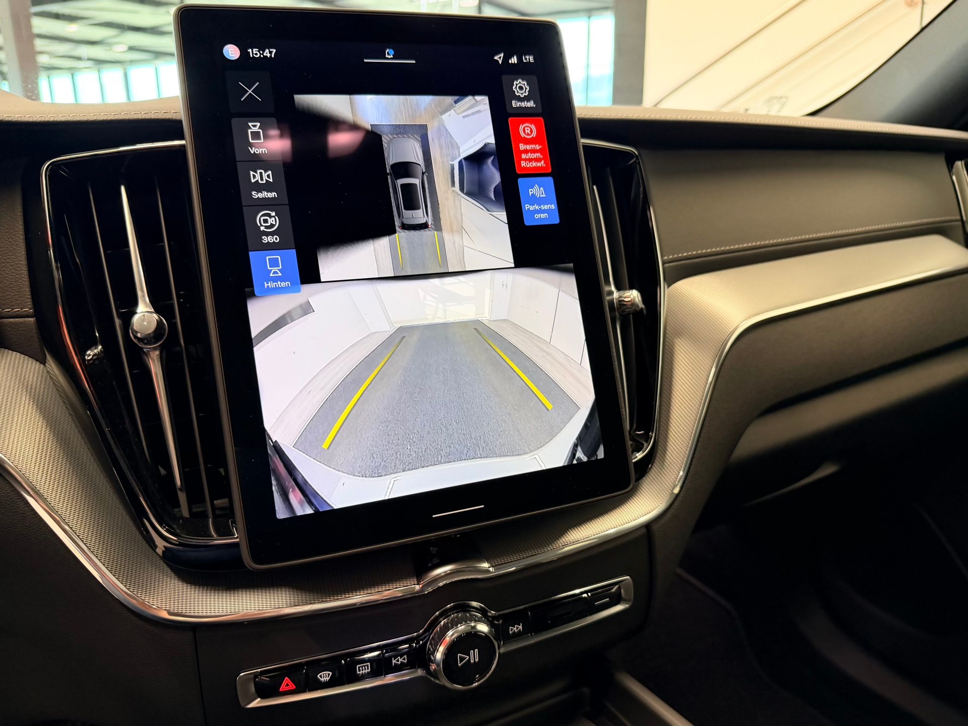 VOLVO XC60 T6 eAWD PluginHybrid Black Edition Geartronic-image-25