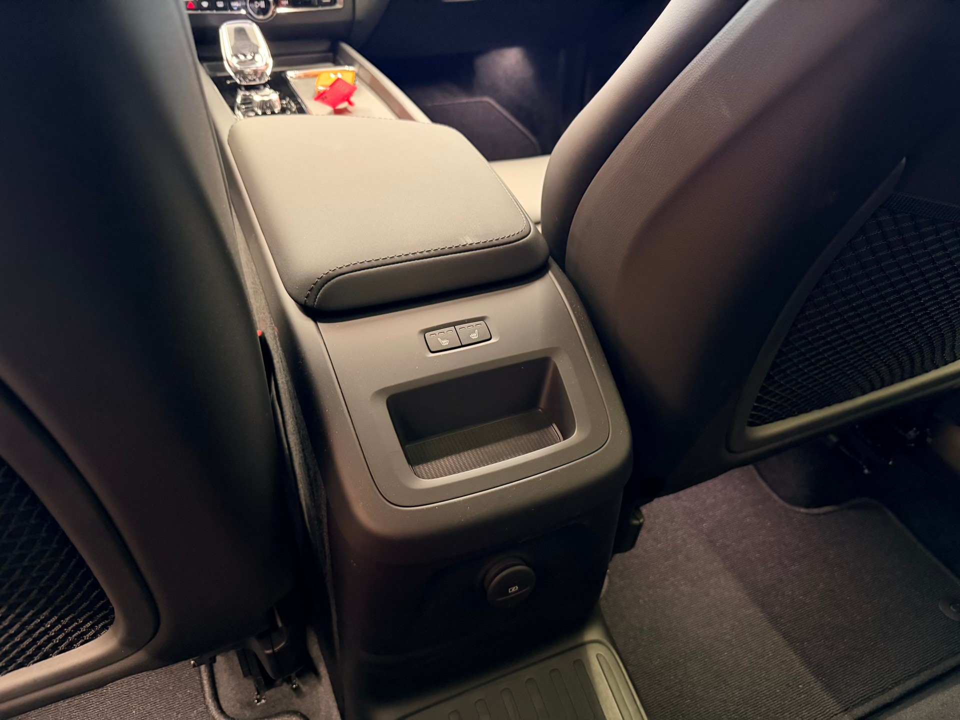 VOLVO XC60 T6 eAWD PluginHybrid Black Edition Geartronic-image-14