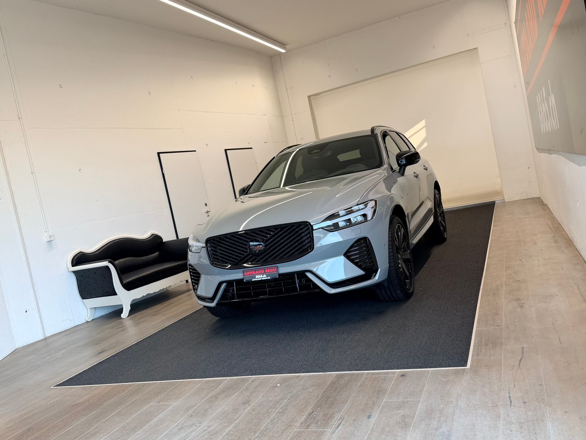VOLVO XC60 T6 eAWD PluginHybrid Black Edition Geartronic-image-2