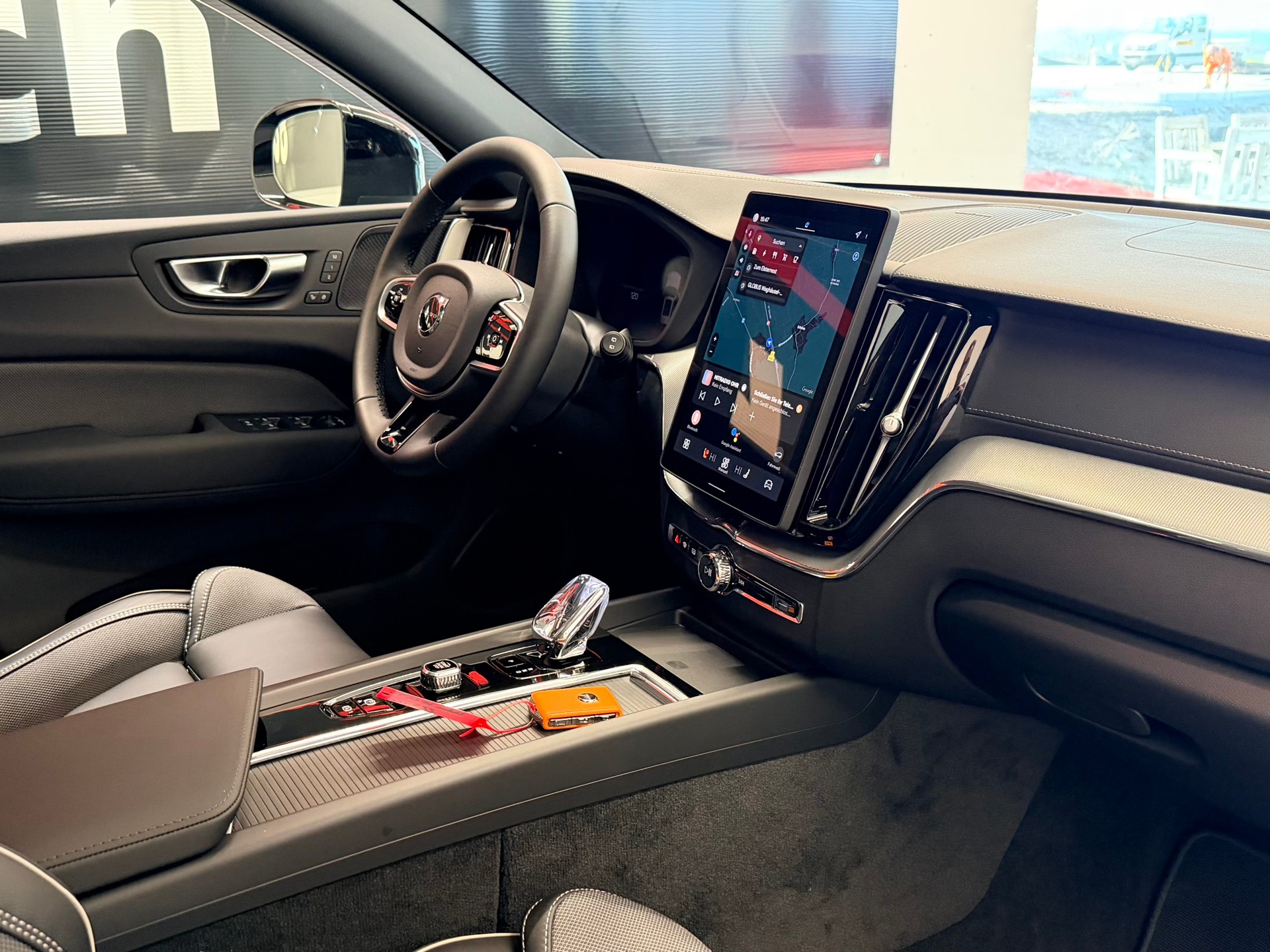 VOLVO XC60 T6 eAWD PluginHybrid Black Edition Geartronic-image-17