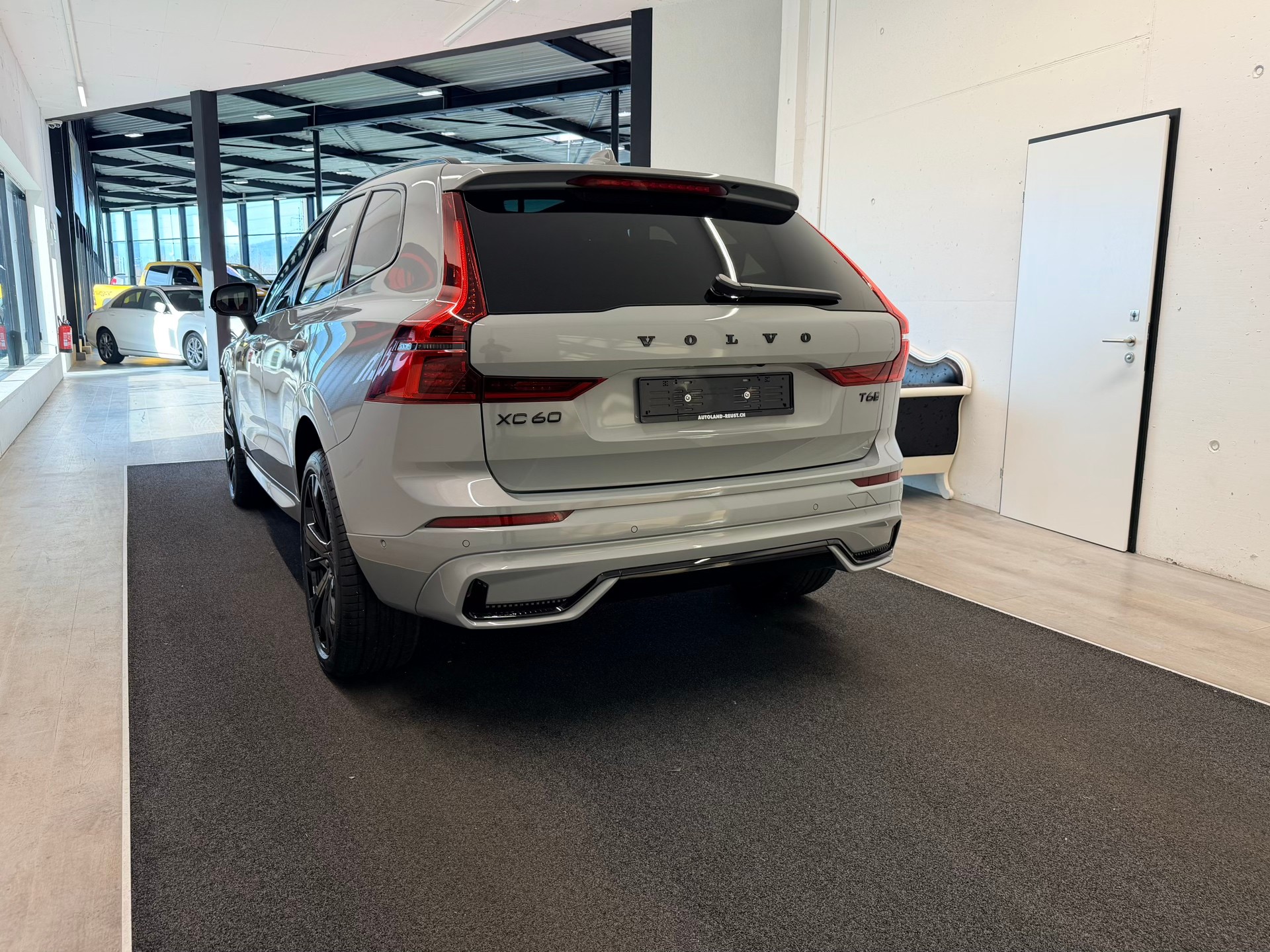 VOLVO XC60 T6 eAWD PluginHybrid Black Edition Geartronic-image-6