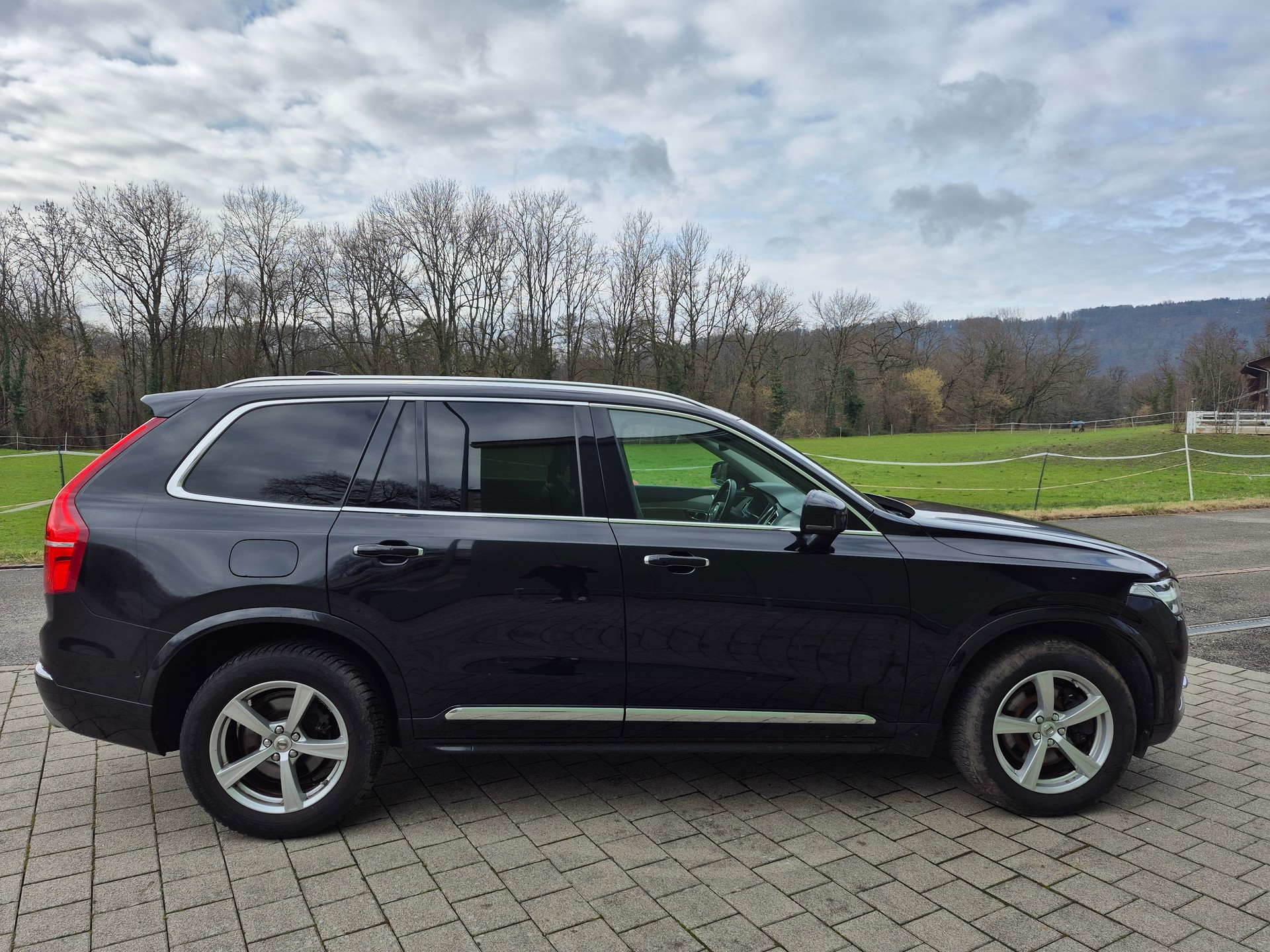 VOLVO XC90 D5 AWD Inscription Geartronic-image-4