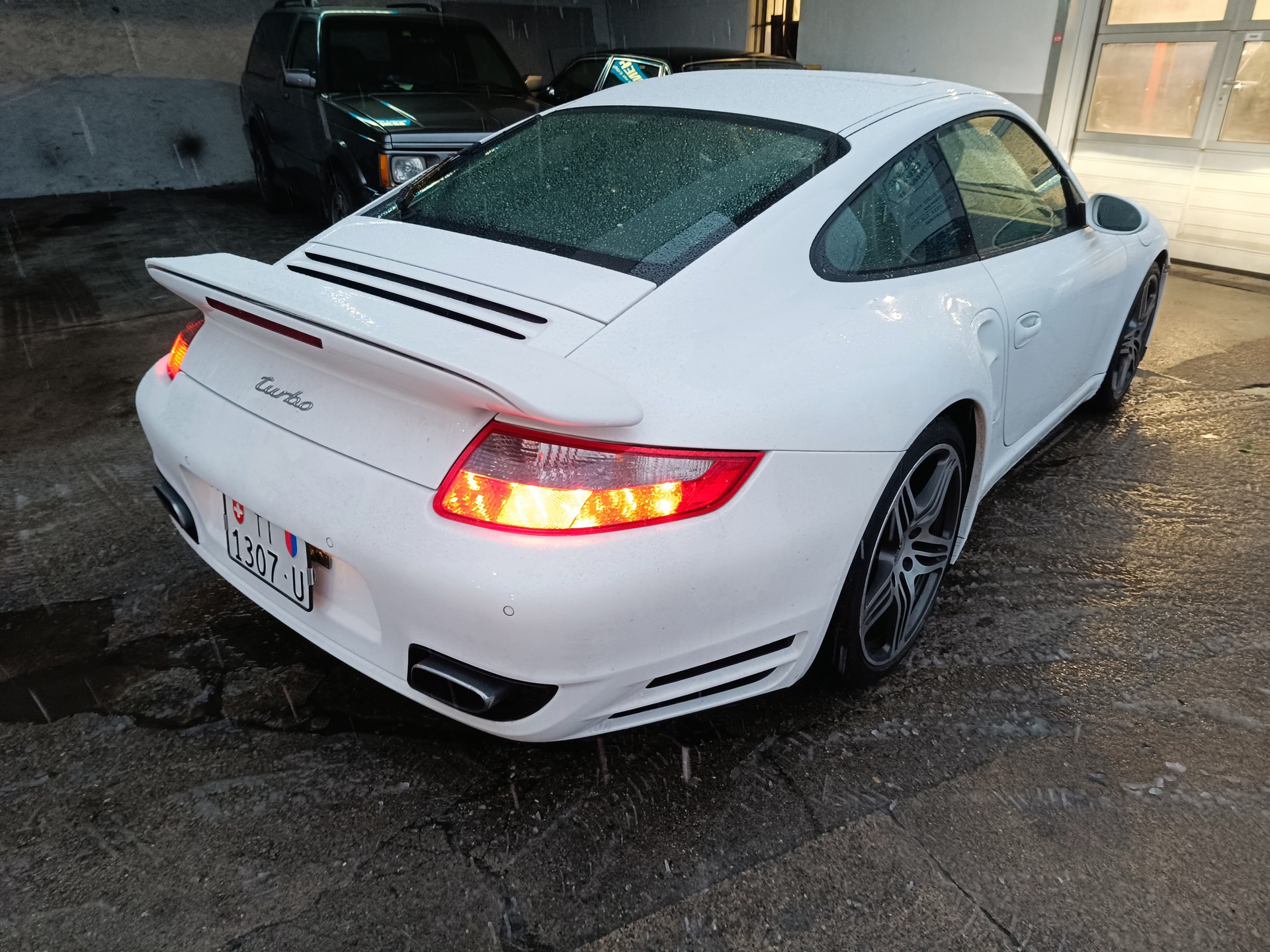 PORSCHE 911 Turbo-showroom-element-3