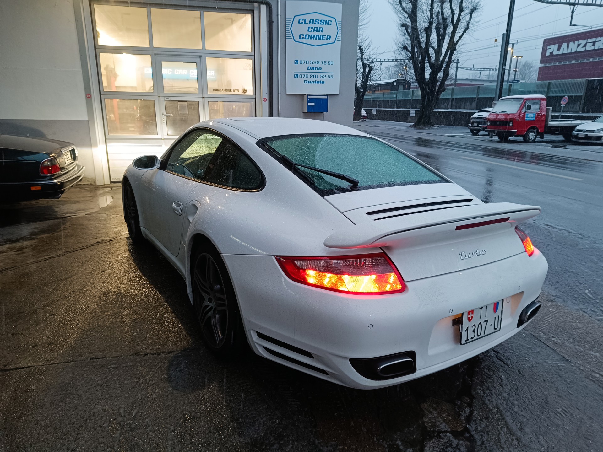 PORSCHE 911 Turbo-showroom-element-2