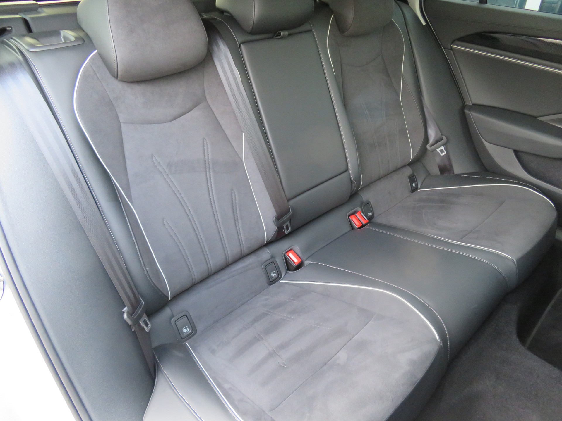 VW Passat Variant 1.5 TSI evo2 Plug-In- Hybrid Business DSG-image-11