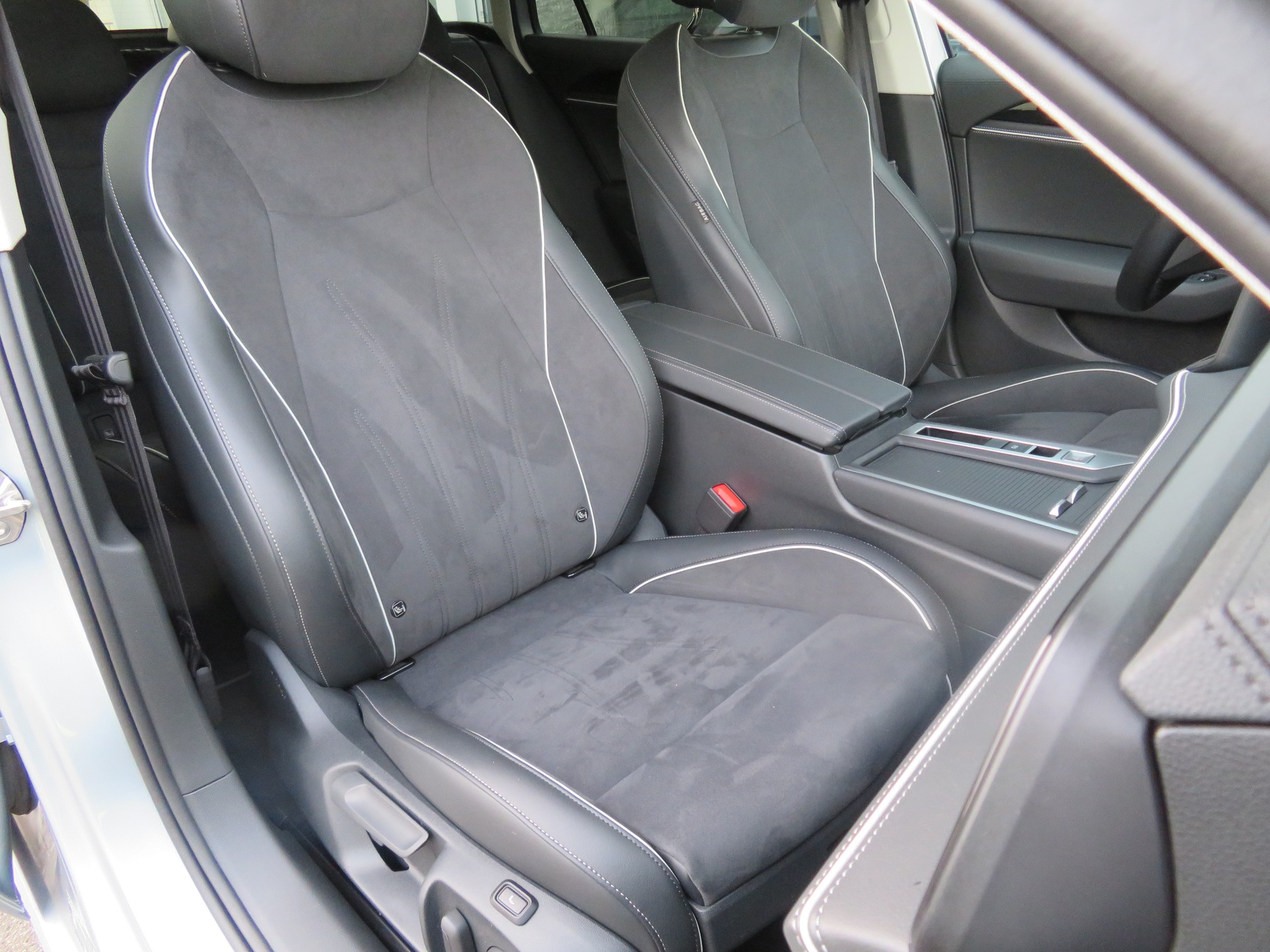 VW Passat Variant 1.5 TSI evo2 Plug-In- Hybrid Business DSG-image-10