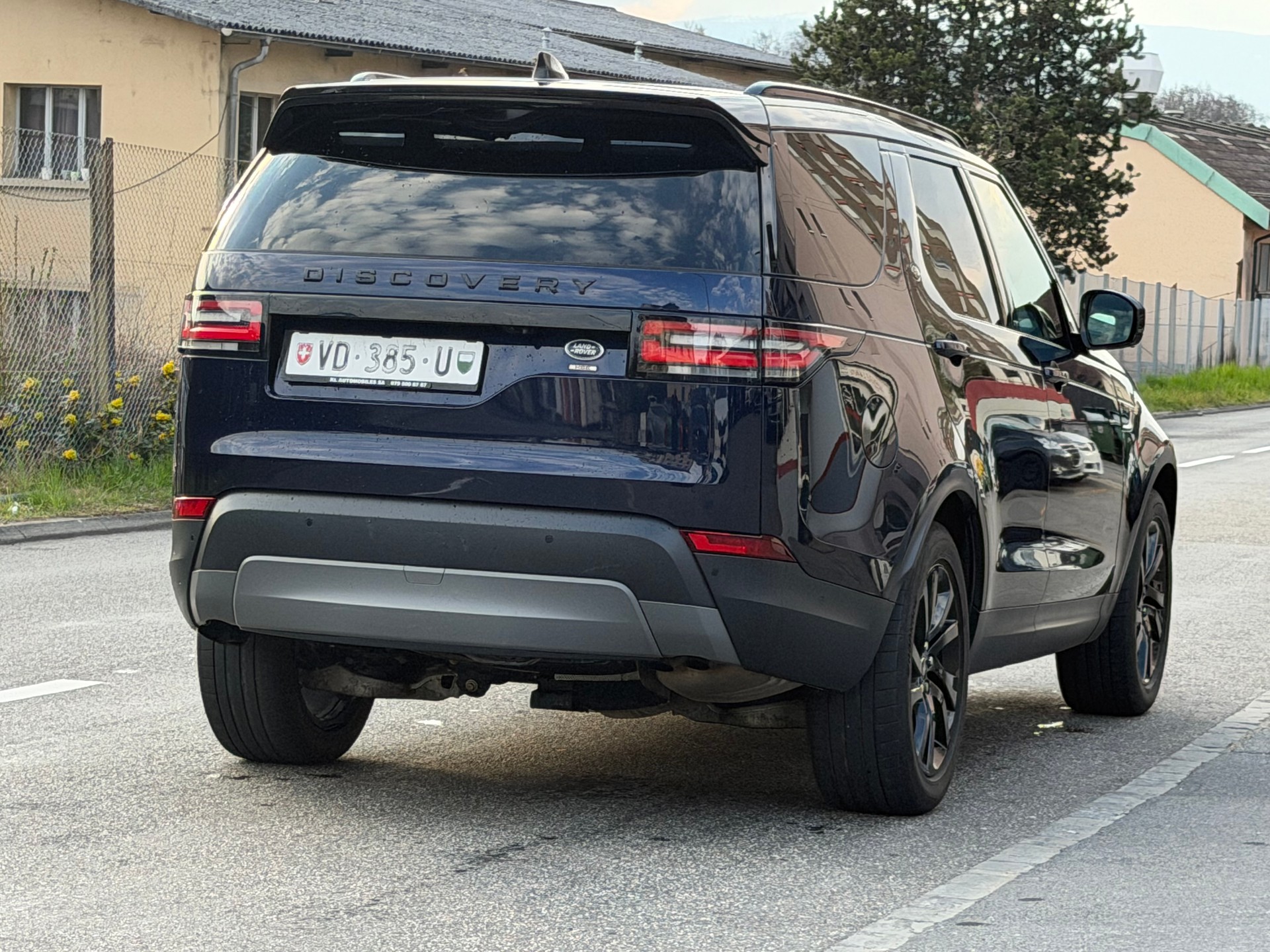 LAND ROVER Discovery 2.0 SD4 HSE Luxury Automatic-image-5