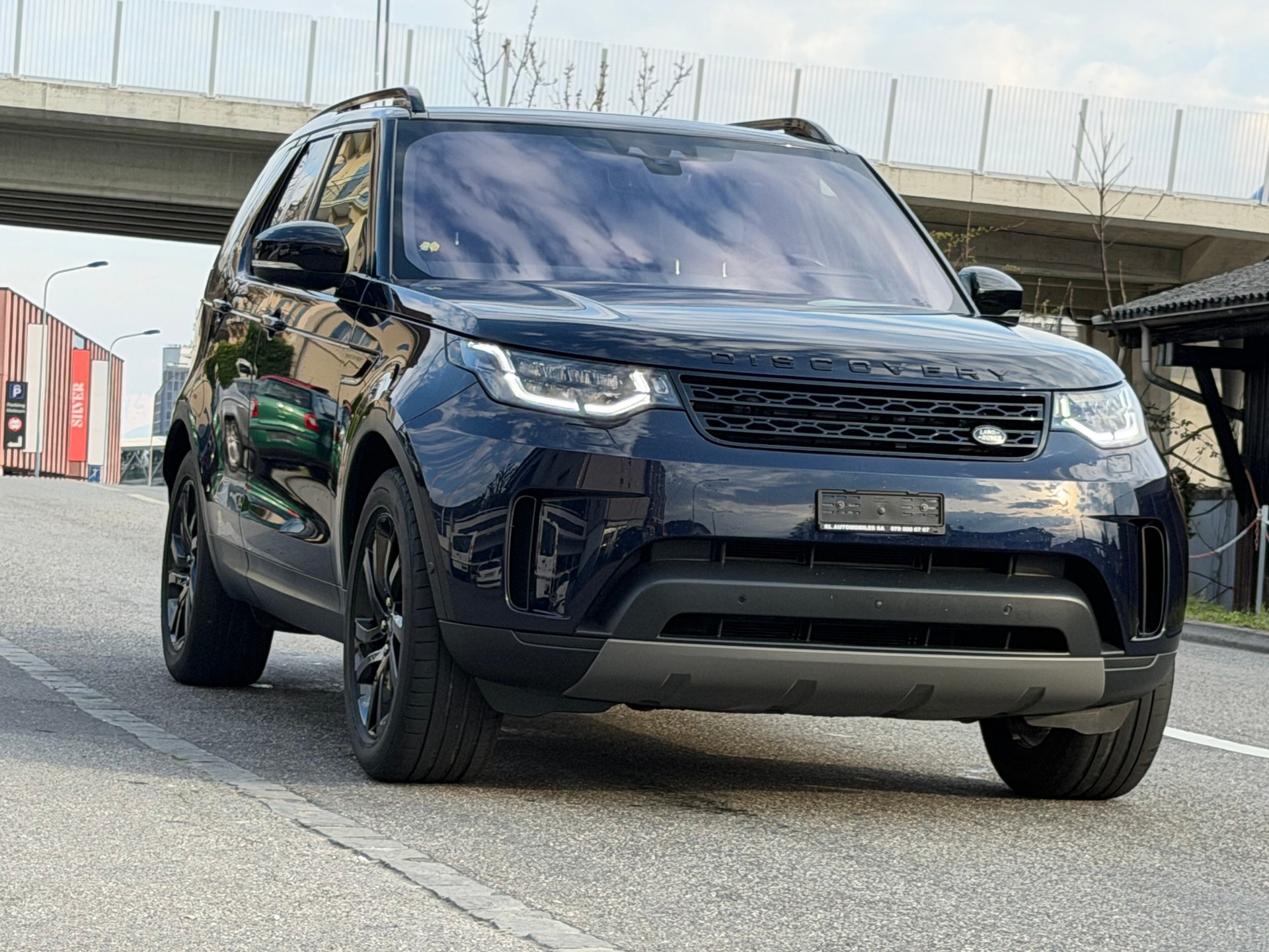 LAND ROVER Discovery 2.0 SD4 HSE Luxury Automatic-showroom-element-2