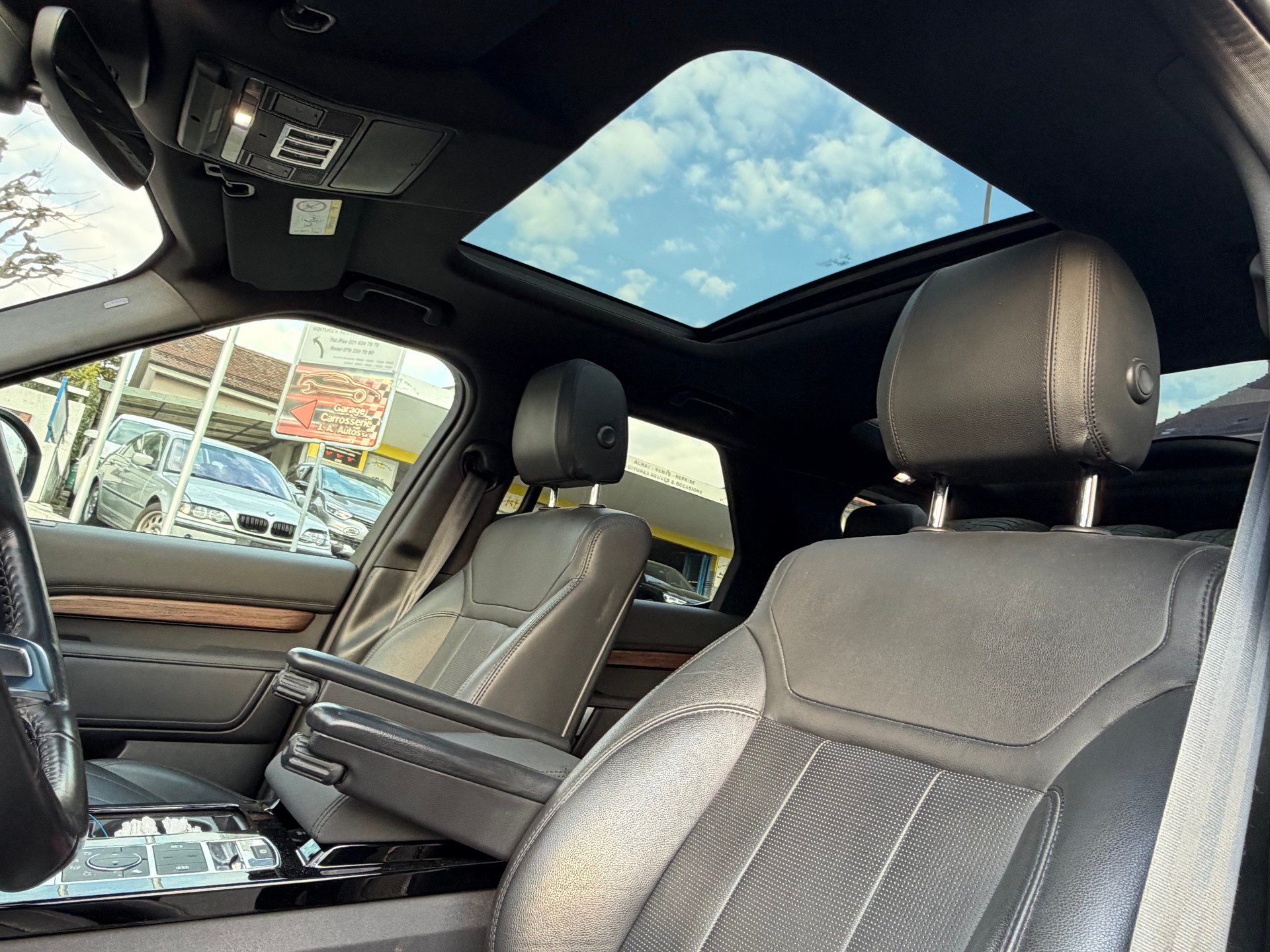 LAND ROVER Discovery 2.0 SD4 HSE Luxury Automatic-image-8