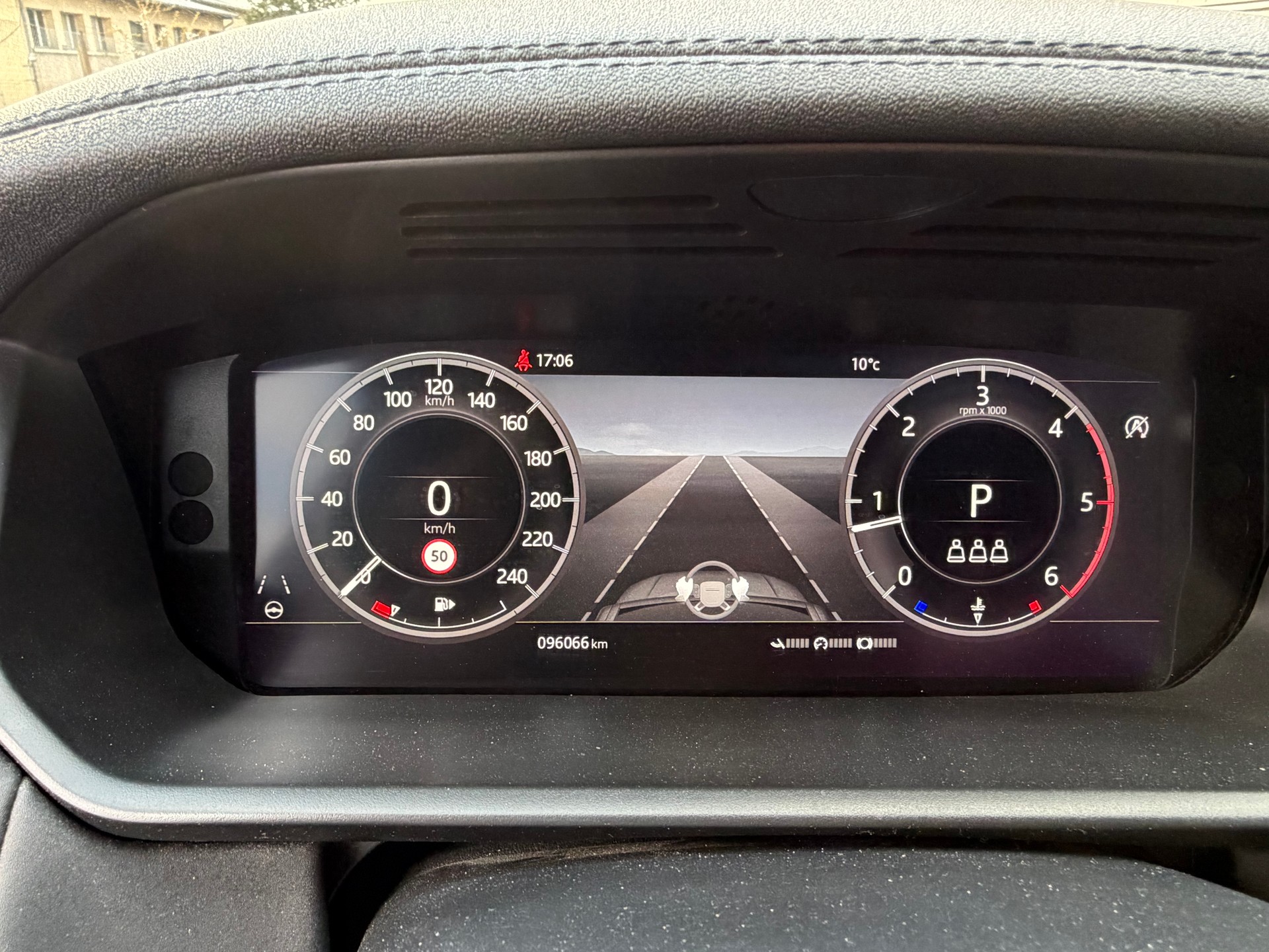LAND ROVER Discovery 2.0 SD4 HSE Luxury Automatic-image-11