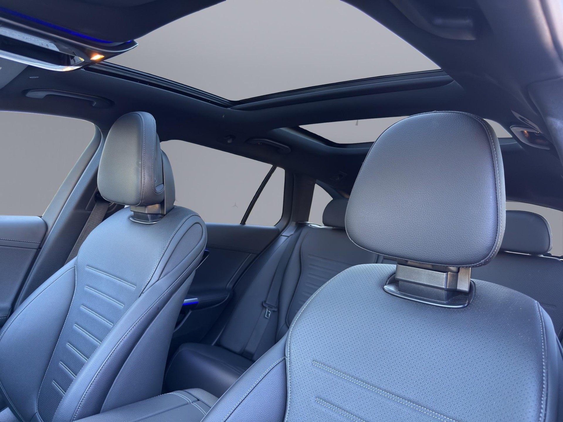 MERCEDES-BENZ C 300 Avantgarde 4matic Kombi-image-19