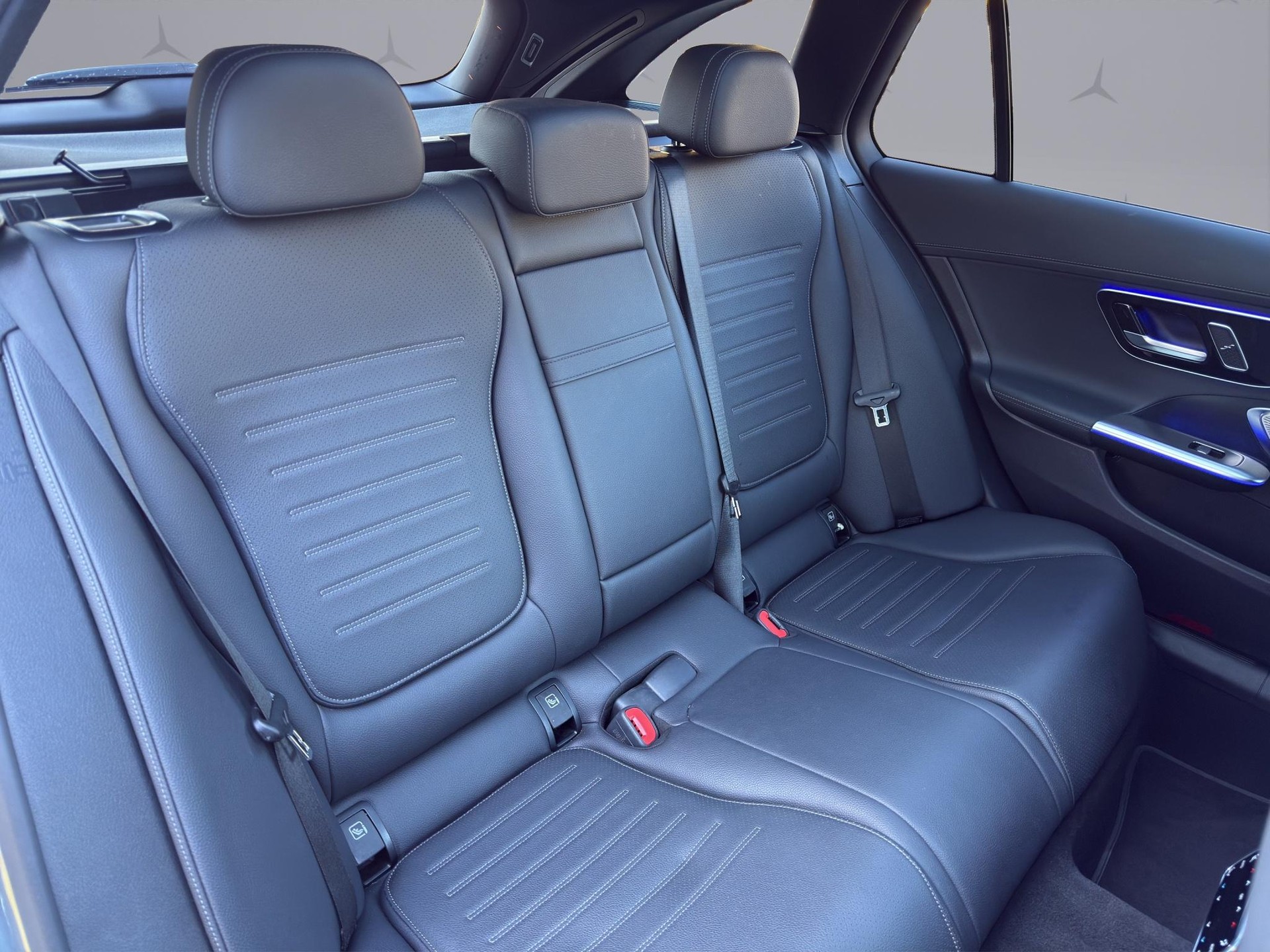 MERCEDES-BENZ C 300 Avantgarde 4matic Kombi-image-17