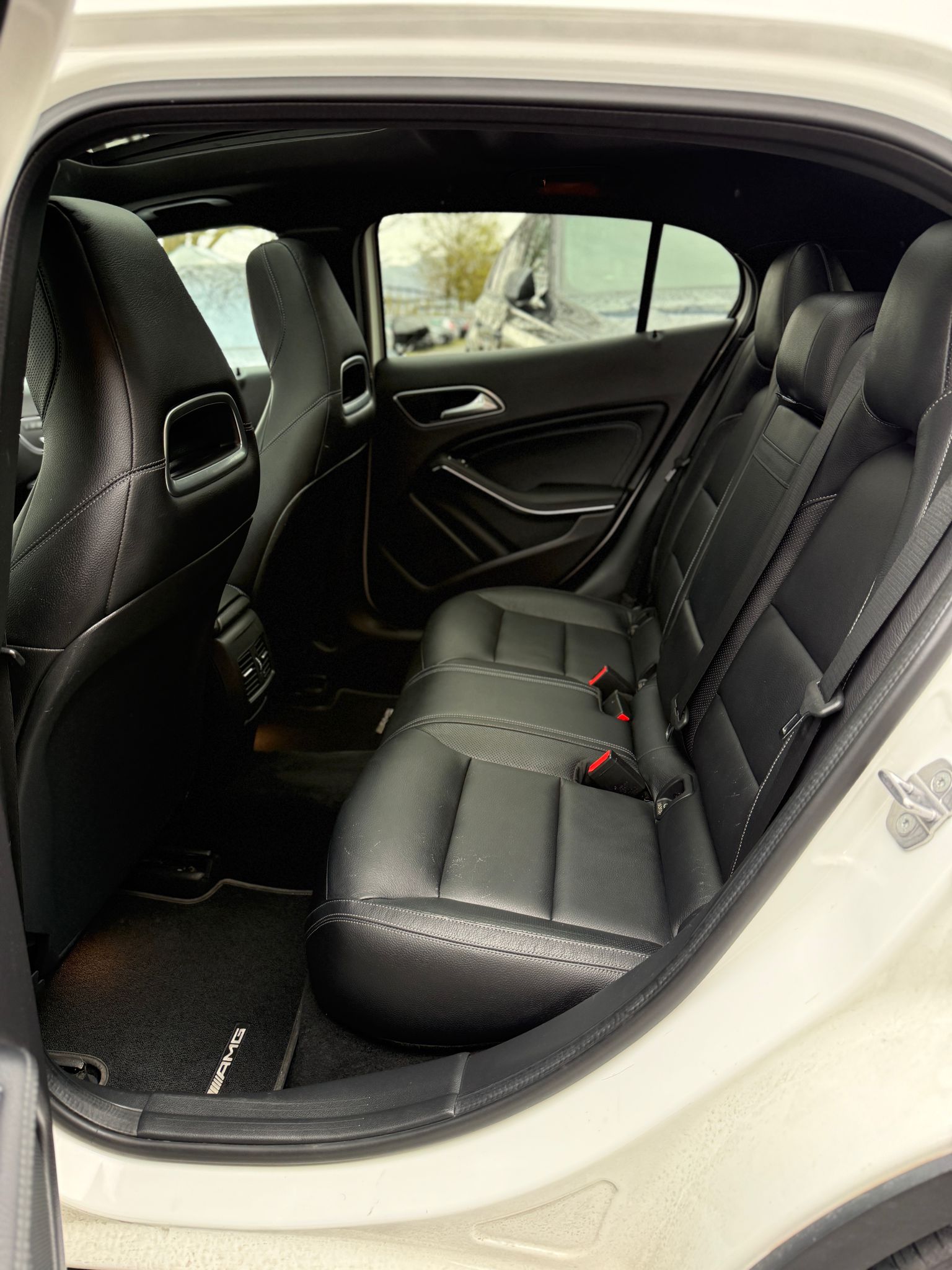 MERCEDES-BENZ GLA 45 AMG 4m-image-12