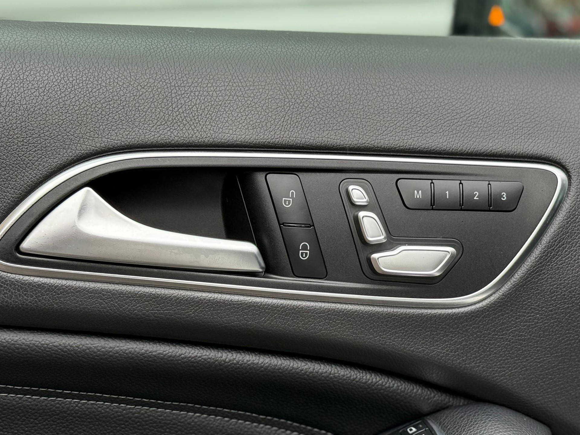 MERCEDES-BENZ GLA 45 AMG 4m-image-9