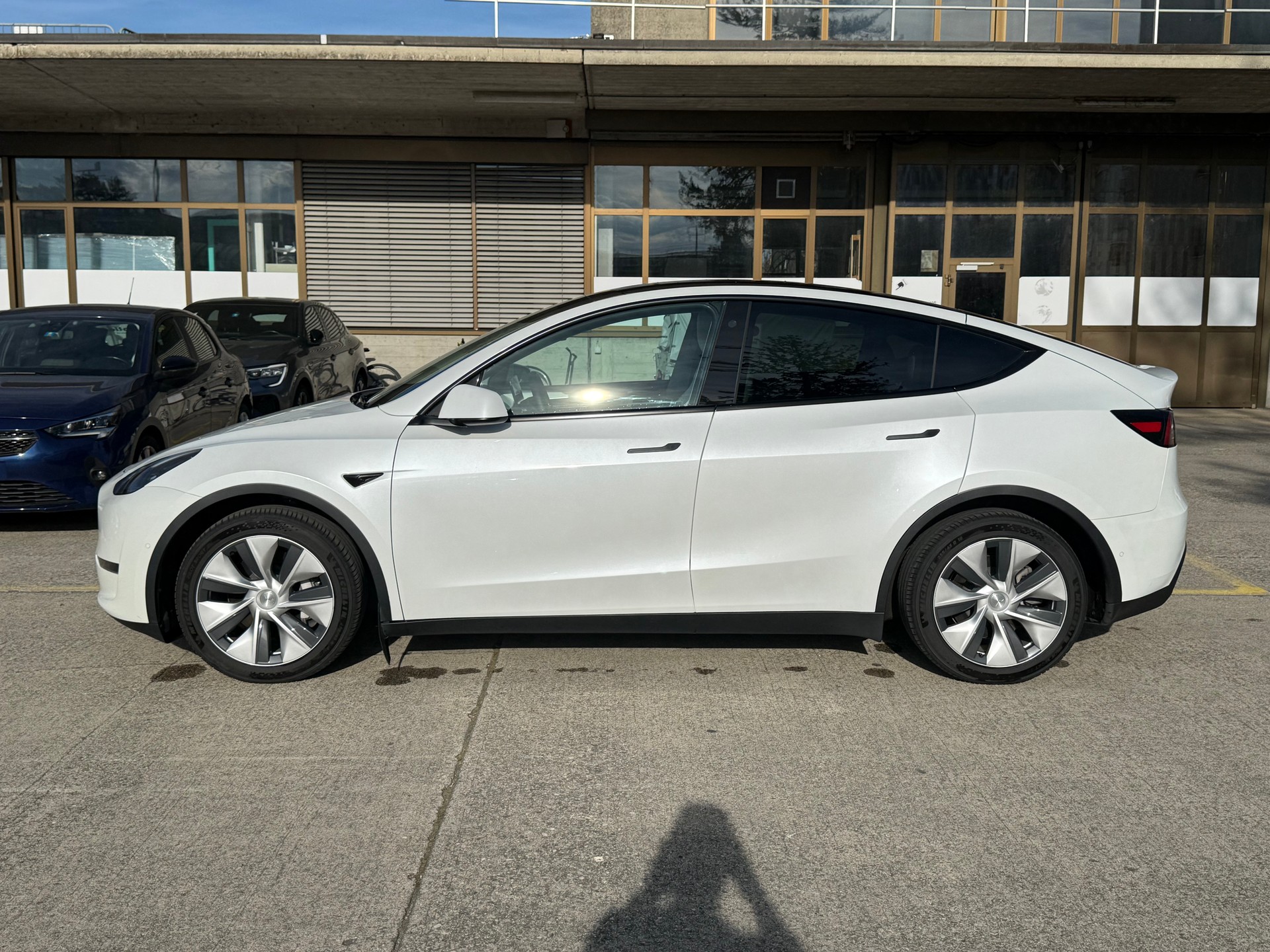 TESLA Model Y Long Range-image-3