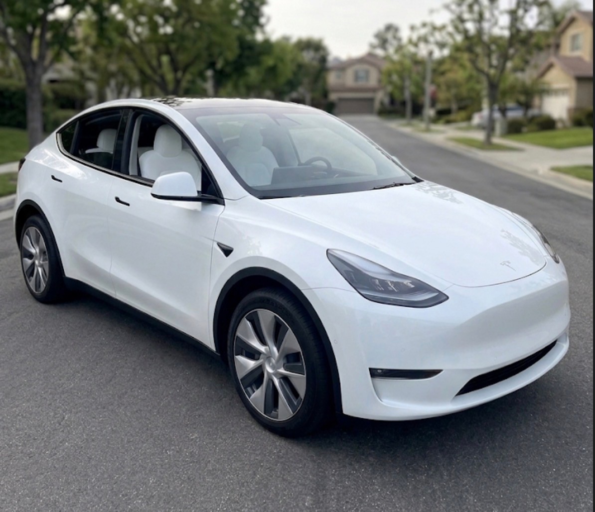 TESLA Model Y Long Range-image-0
