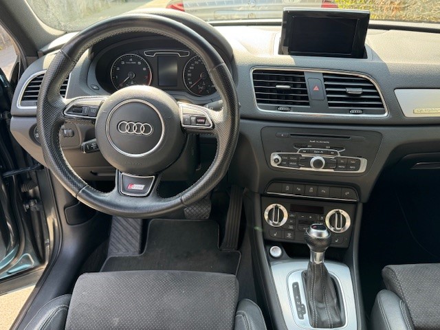 AUDI Q3 2.0 TFSI quattro S-tronic-image-4