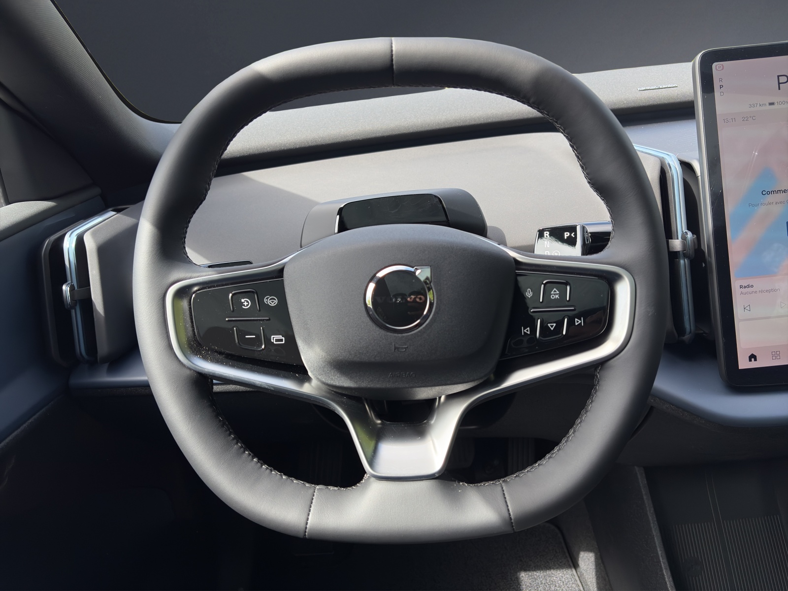 VOLVO EX30 E60 69kWh Twin Ultra-image-13