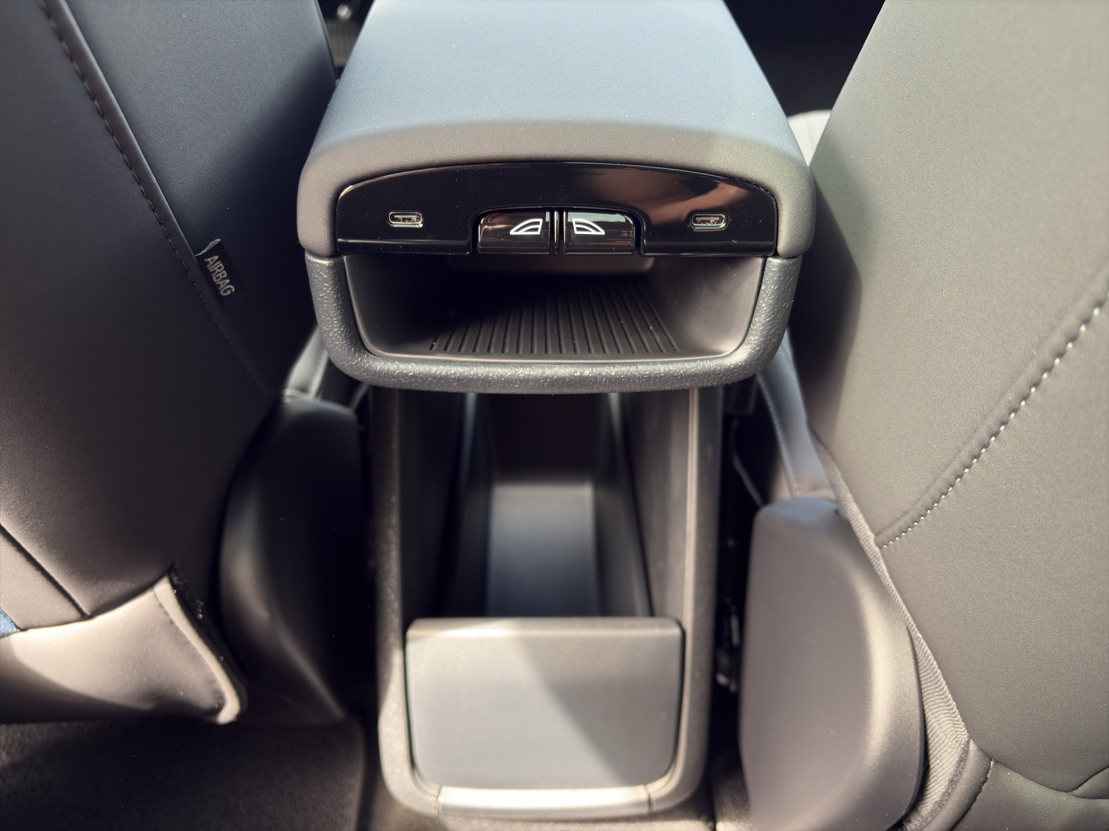 VOLVO EX30 E60 69kWh Twin Ultra-image-14