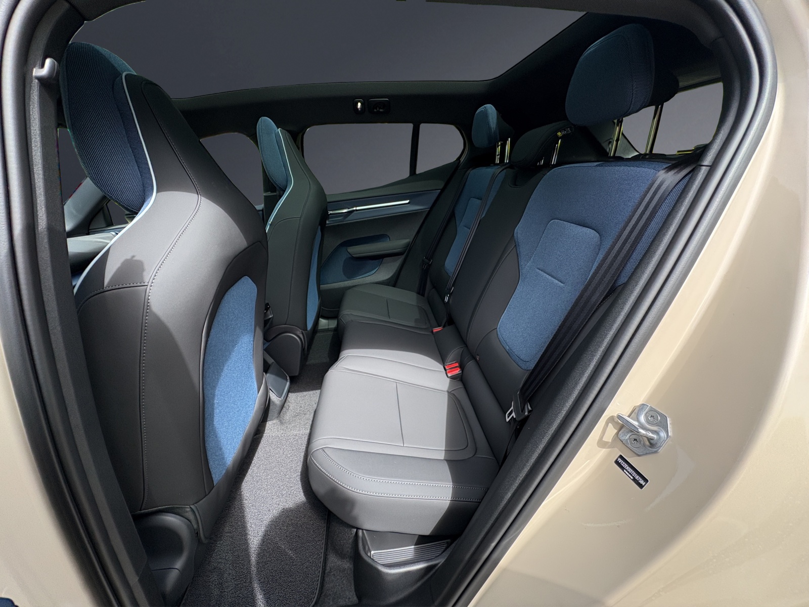 VOLVO EX30 E60 69kWh Twin Ultra-image-9