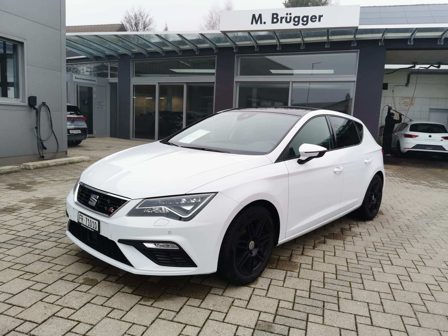 SEAT Leon-image-0