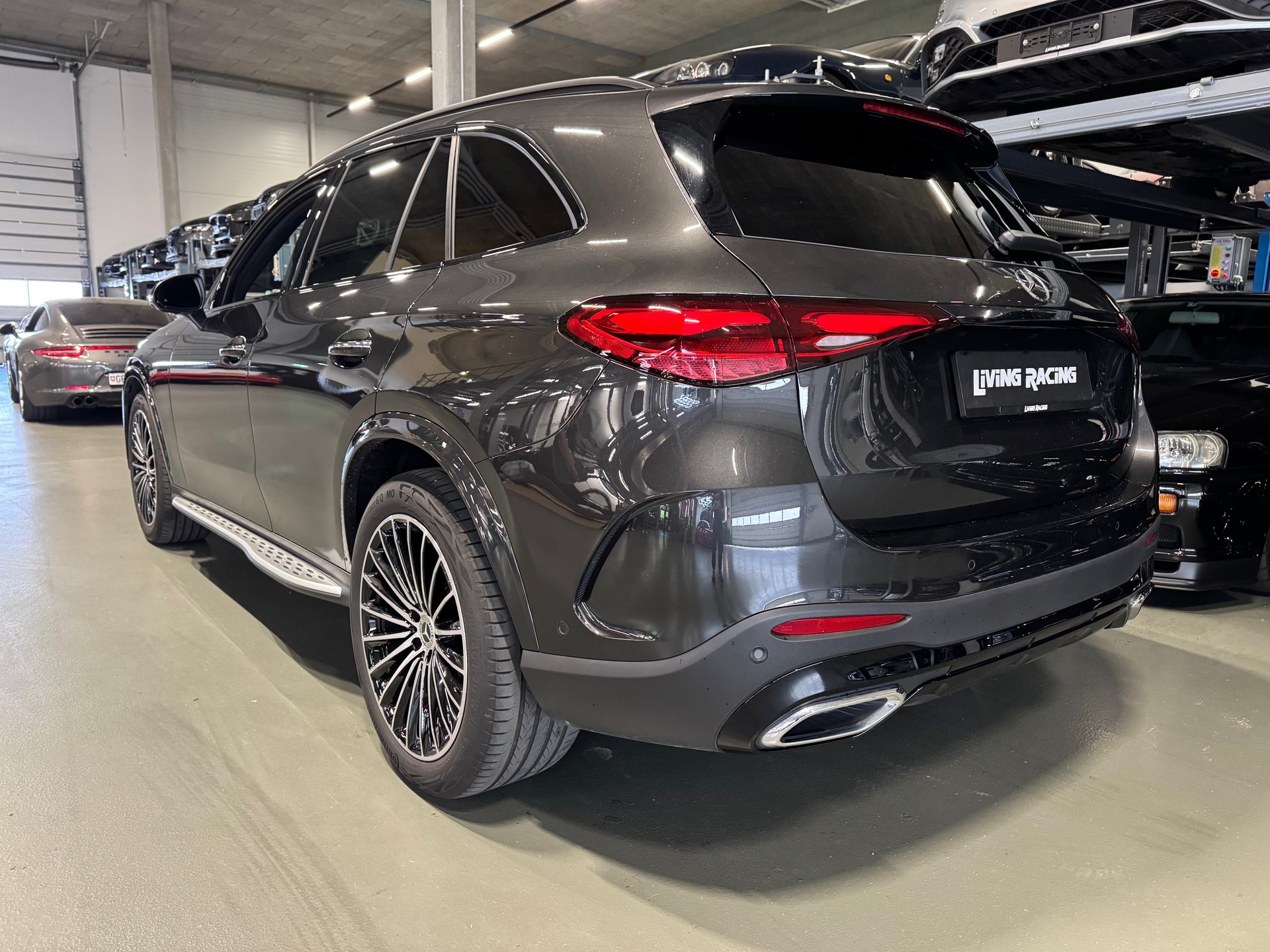 MERCEDES-BENZ GLC 200 4Matic AMG Line-image-2
