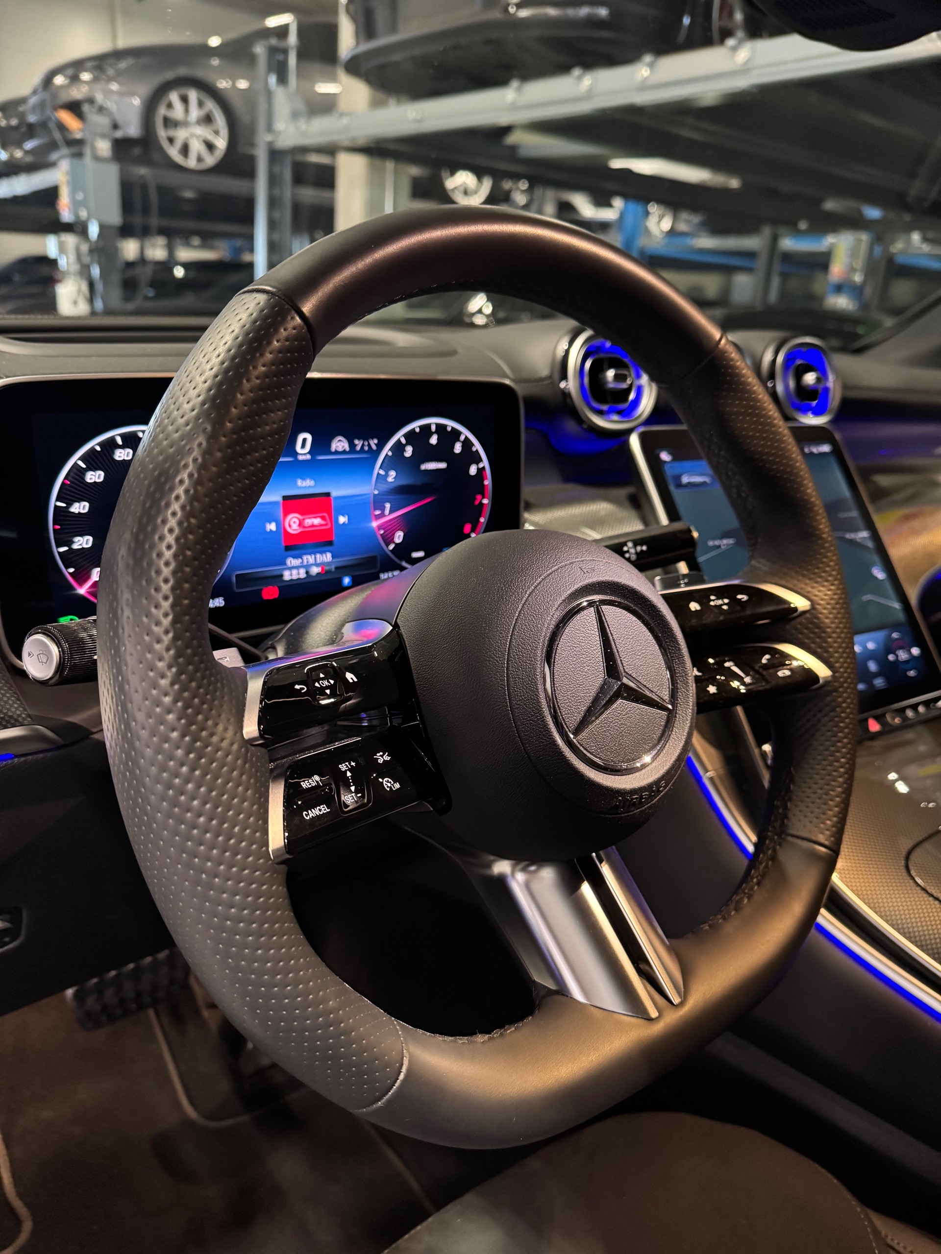 MERCEDES-BENZ GLC 200 4Matic AMG Line-image-6