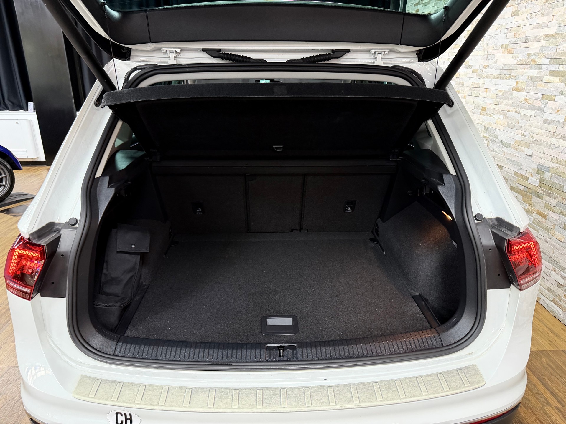 VW Tiguan 2.0TSI Highline 4Motion DSG-image-27