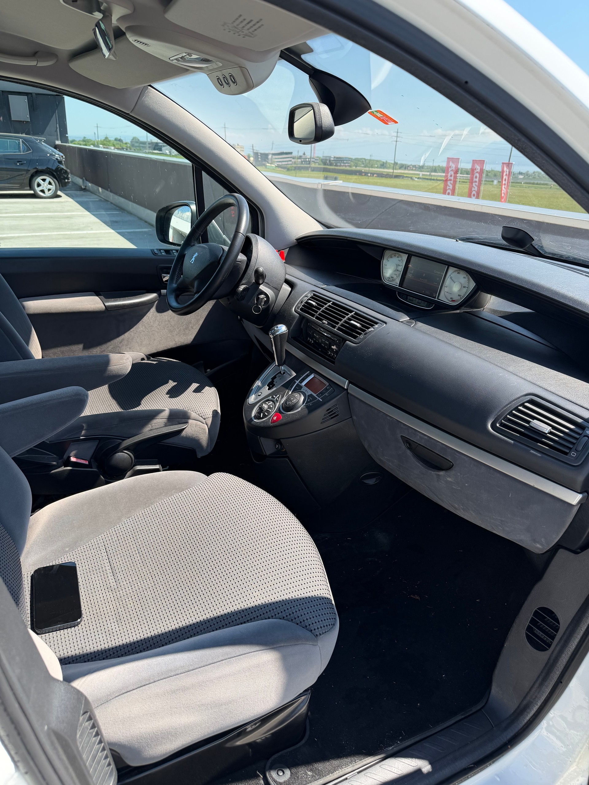 PEUGEOT 807 2.0 16V HDi Family+ Tiptronic-image-6