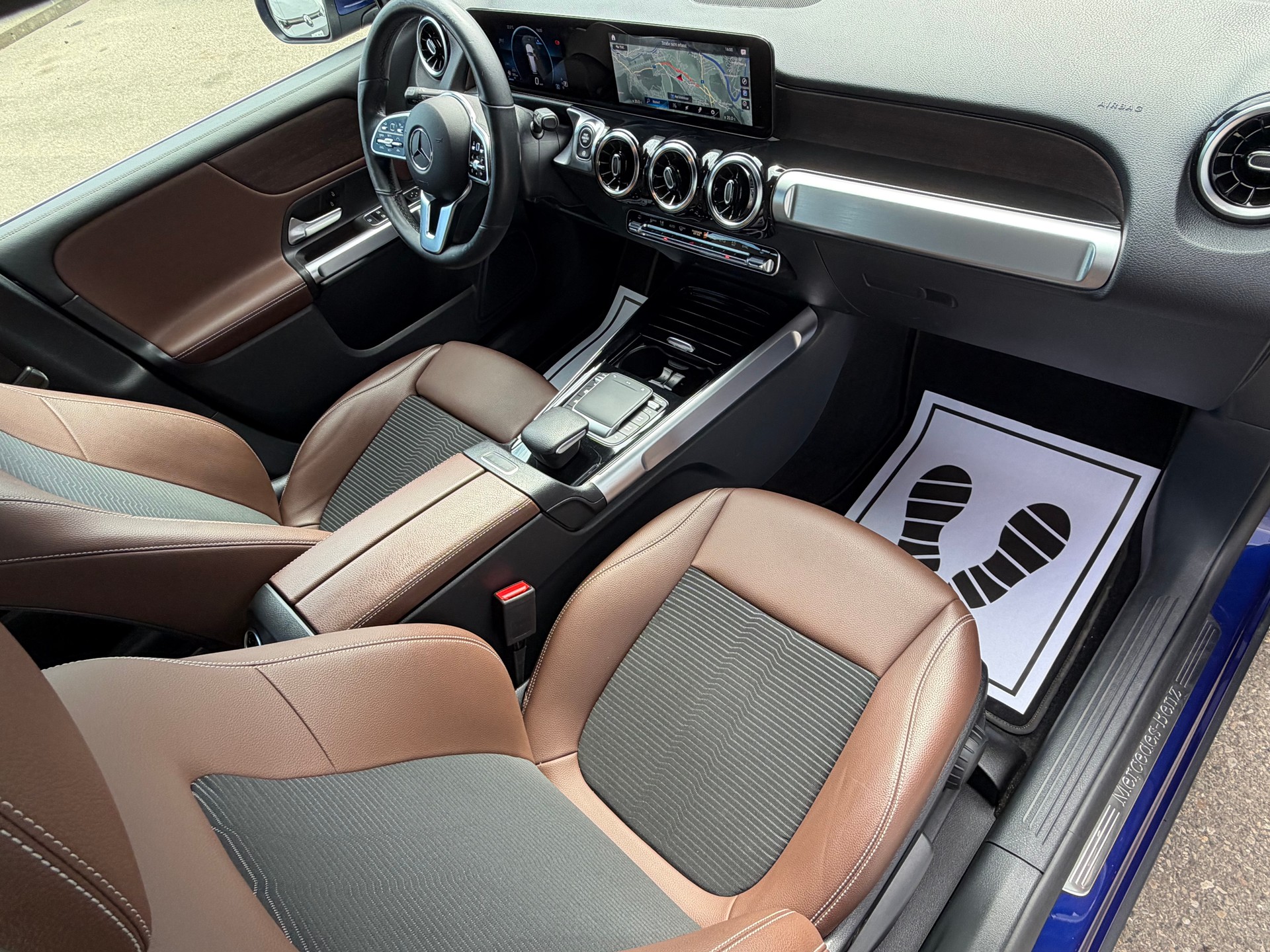 MERCEDES-BENZ GLB 220 d 4Matic Progressive 8G-Tronic-image-9
