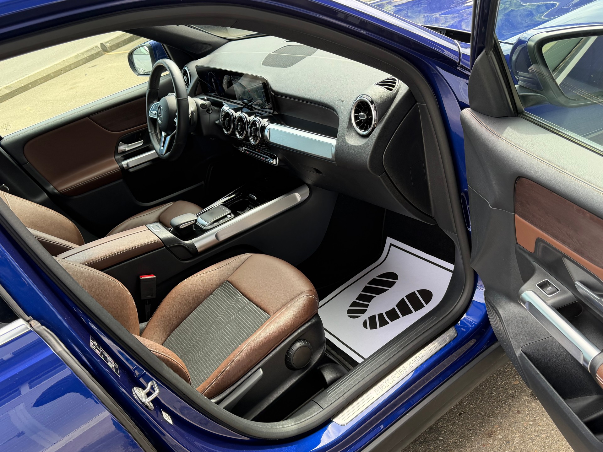 MERCEDES-BENZ GLB 220 d 4Matic Progressive 8G-Tronic-image-11