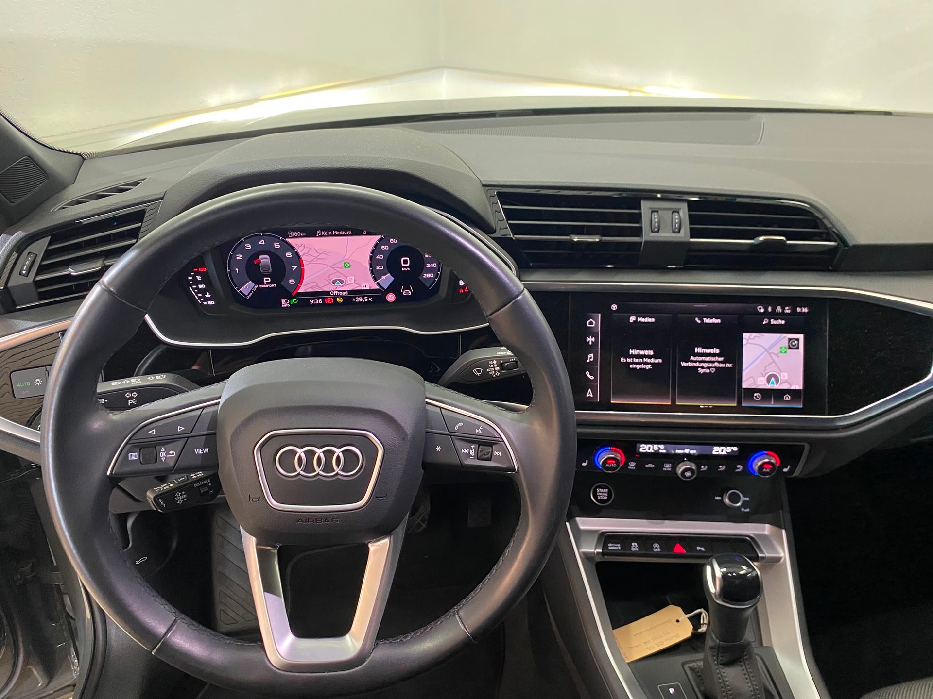 AUDI Q3 Sportback 35 TFSI Attraction S-tronic-image-6