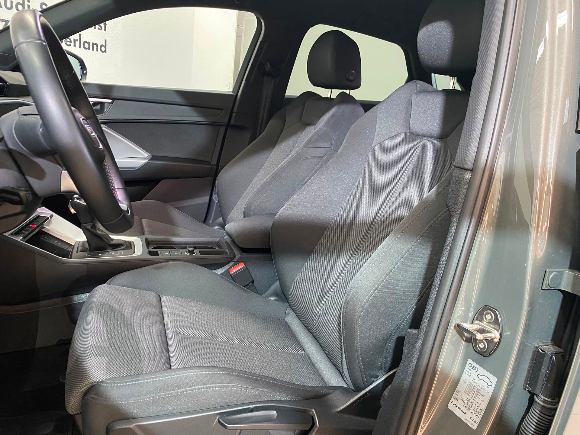 AUDI Q3 Sportback 35 TFSI Attraction S-tronic-image-8