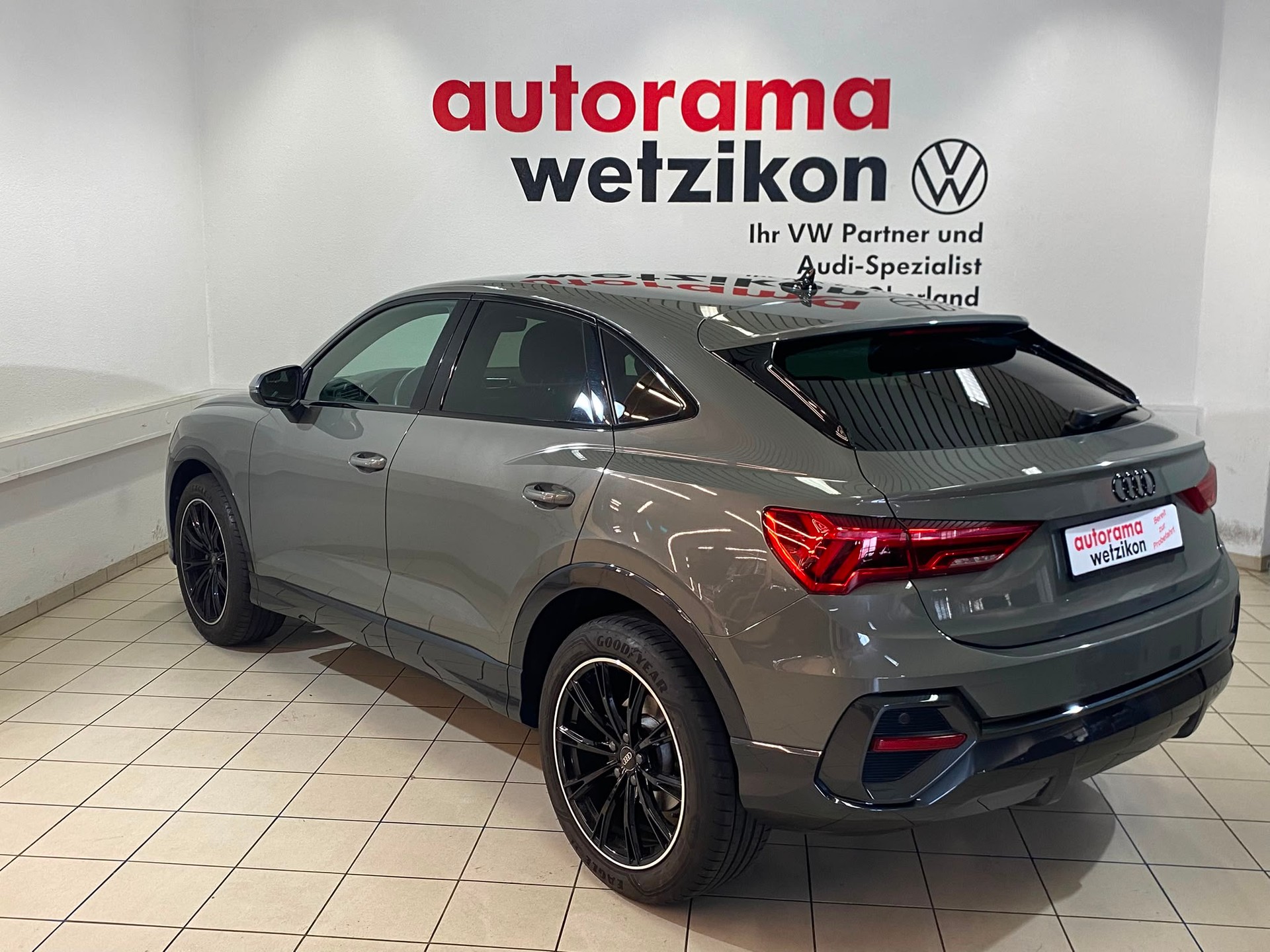 AUDI Q3 Sportback 35 TFSI Attraction S-tronic-image-2