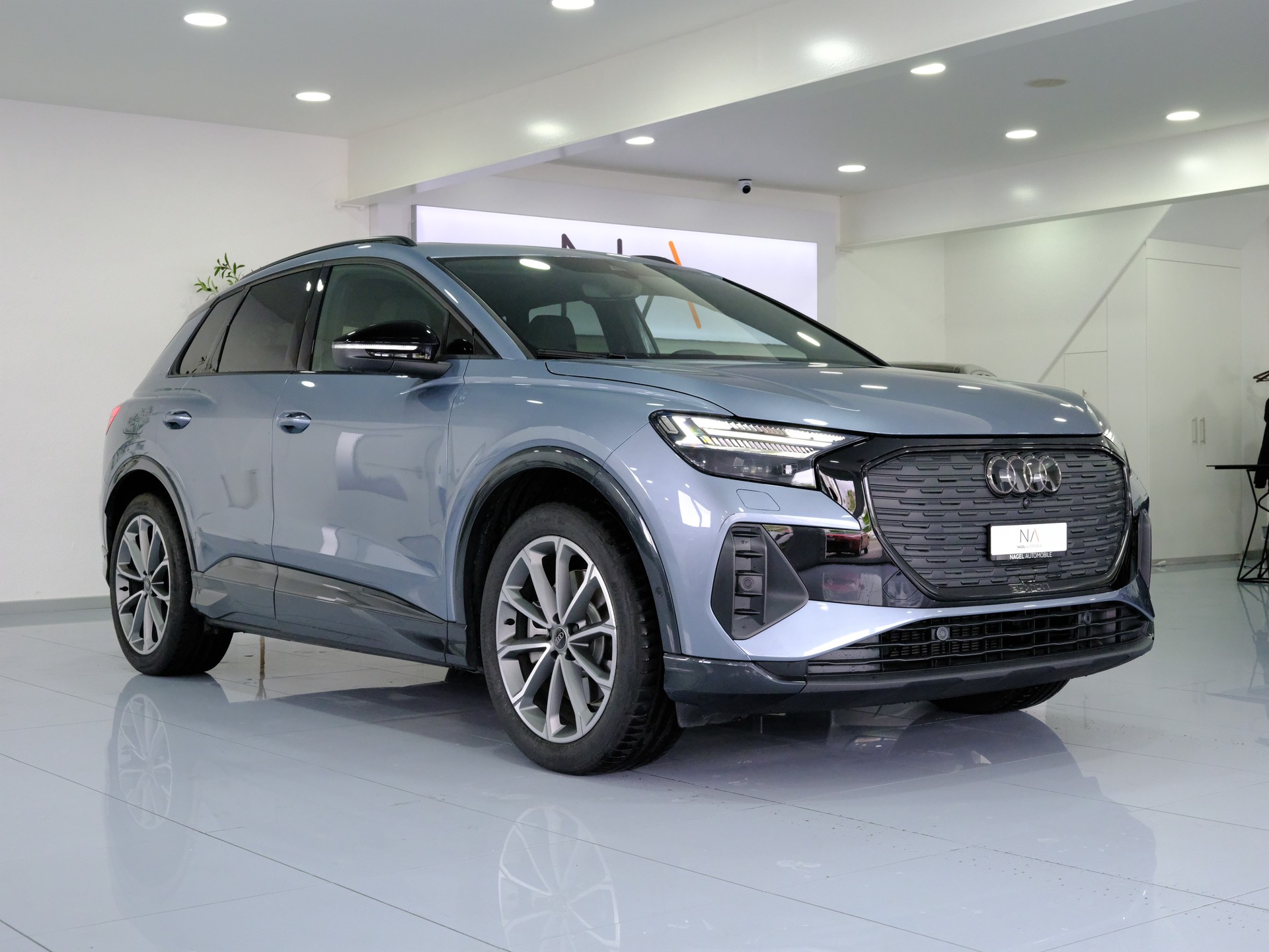 AUDI Q4 Sportback e-tron 45 quattro-showroom-element-1