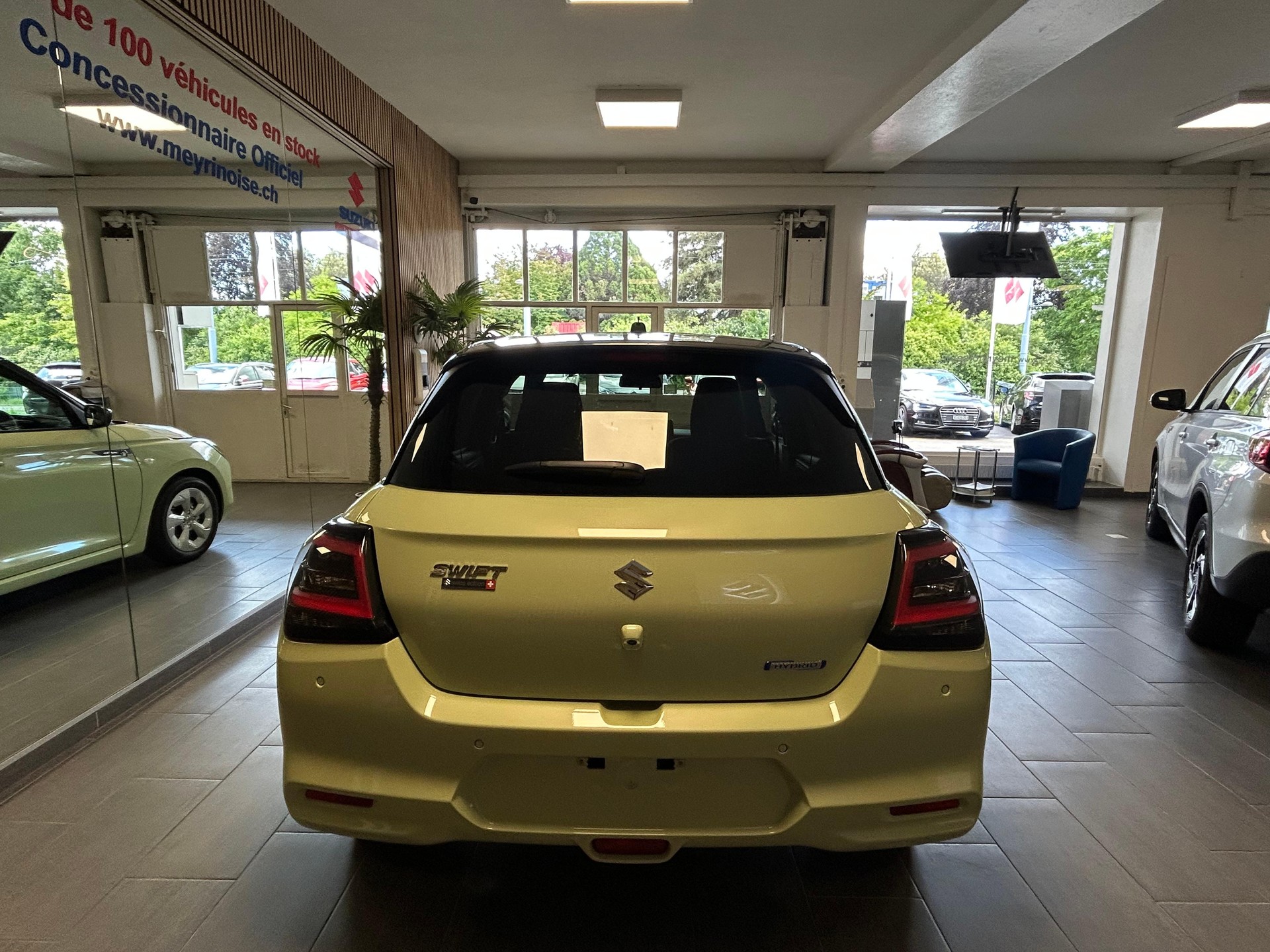 SUZUKI Swift 1.2 Sakura Hybrid-image-5