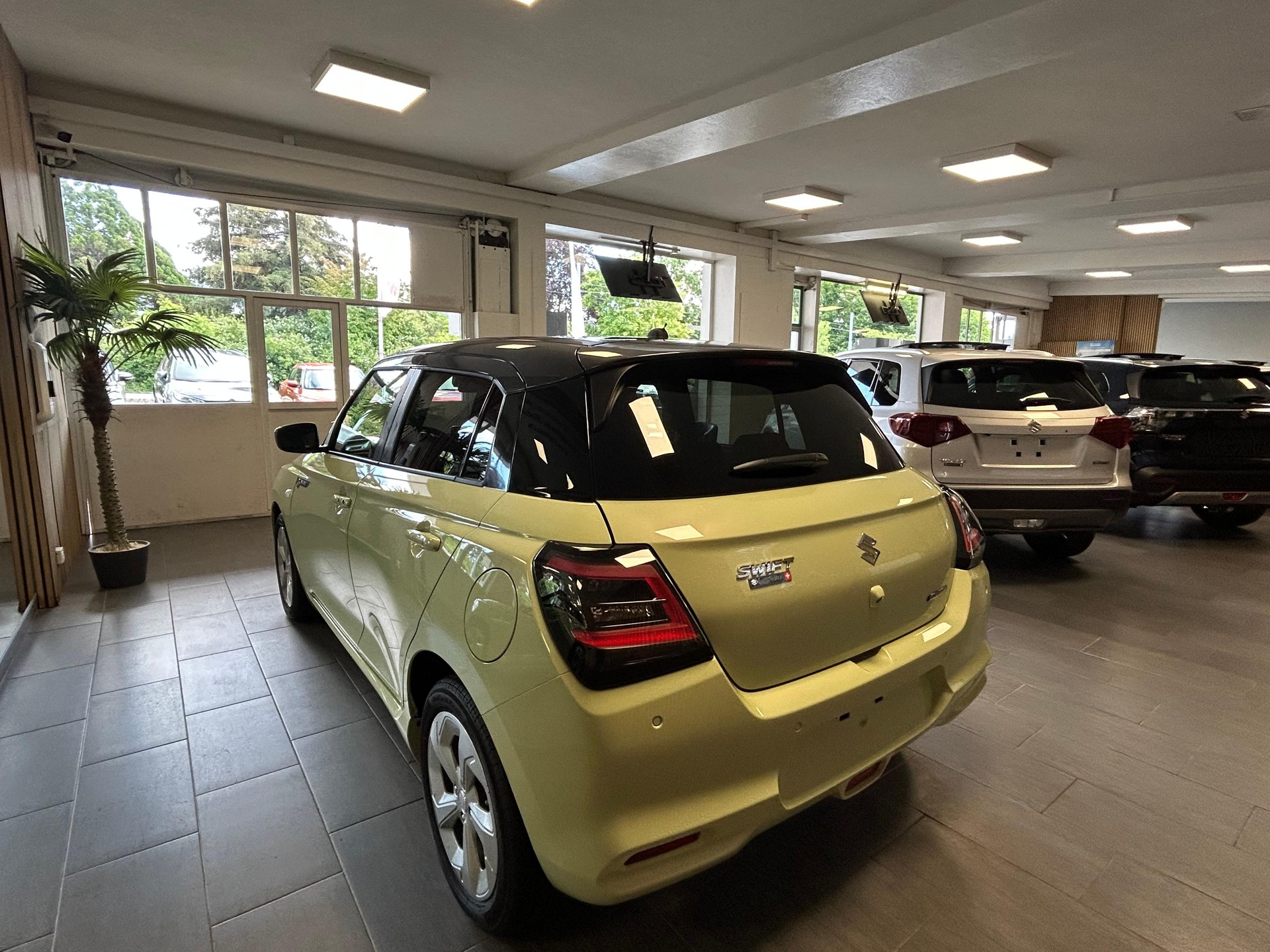 SUZUKI Swift 1.2 Sakura Hybrid-image-4