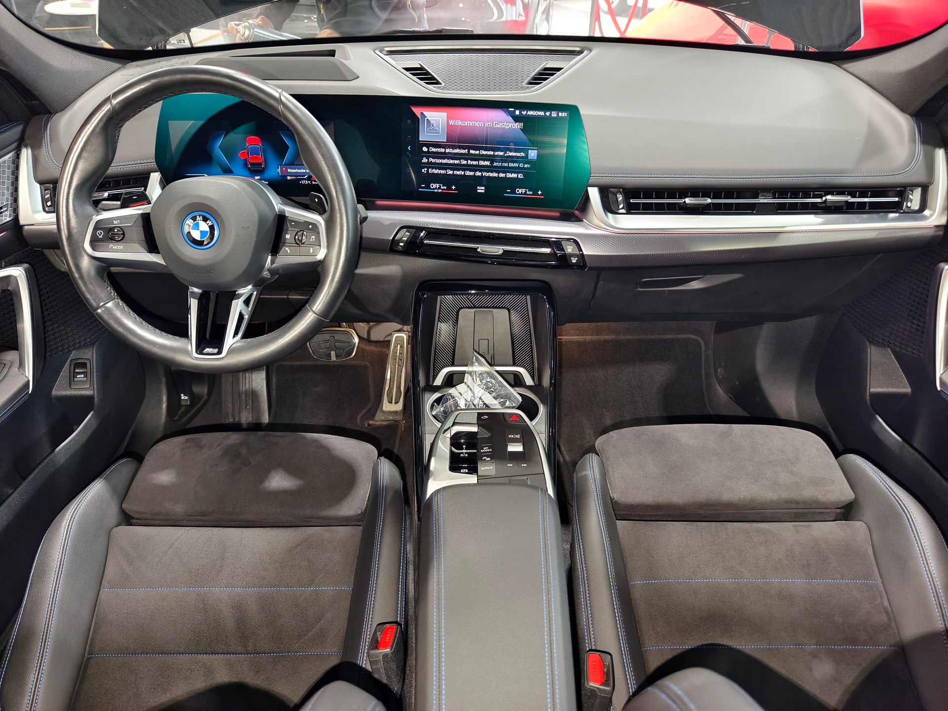 BMW X1 30e xDrive M-SSPORT CH FAHRZEUG-image-13