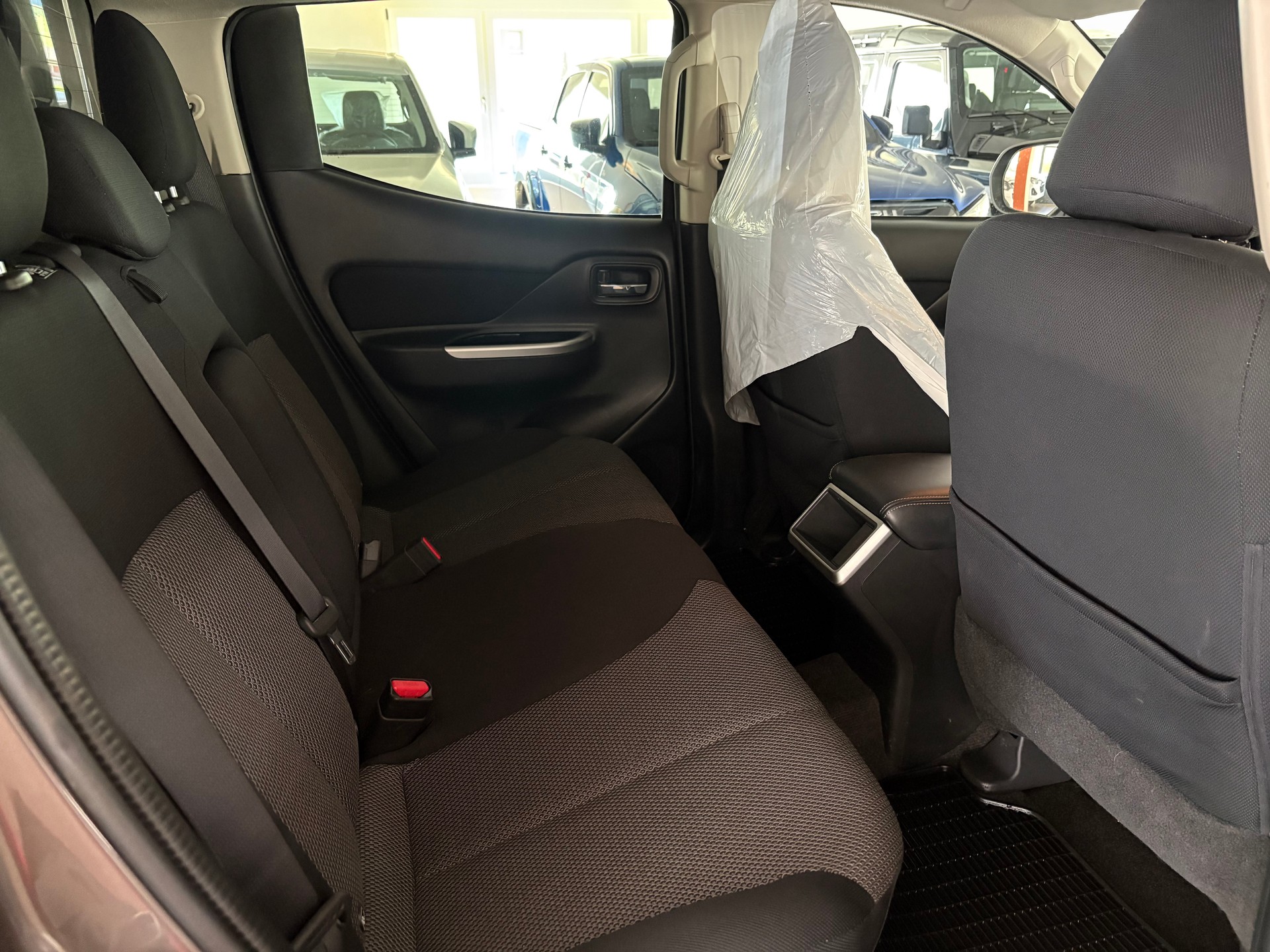 MITSUBISHI L 200 2.2 Style Double Cab Automat-image-11