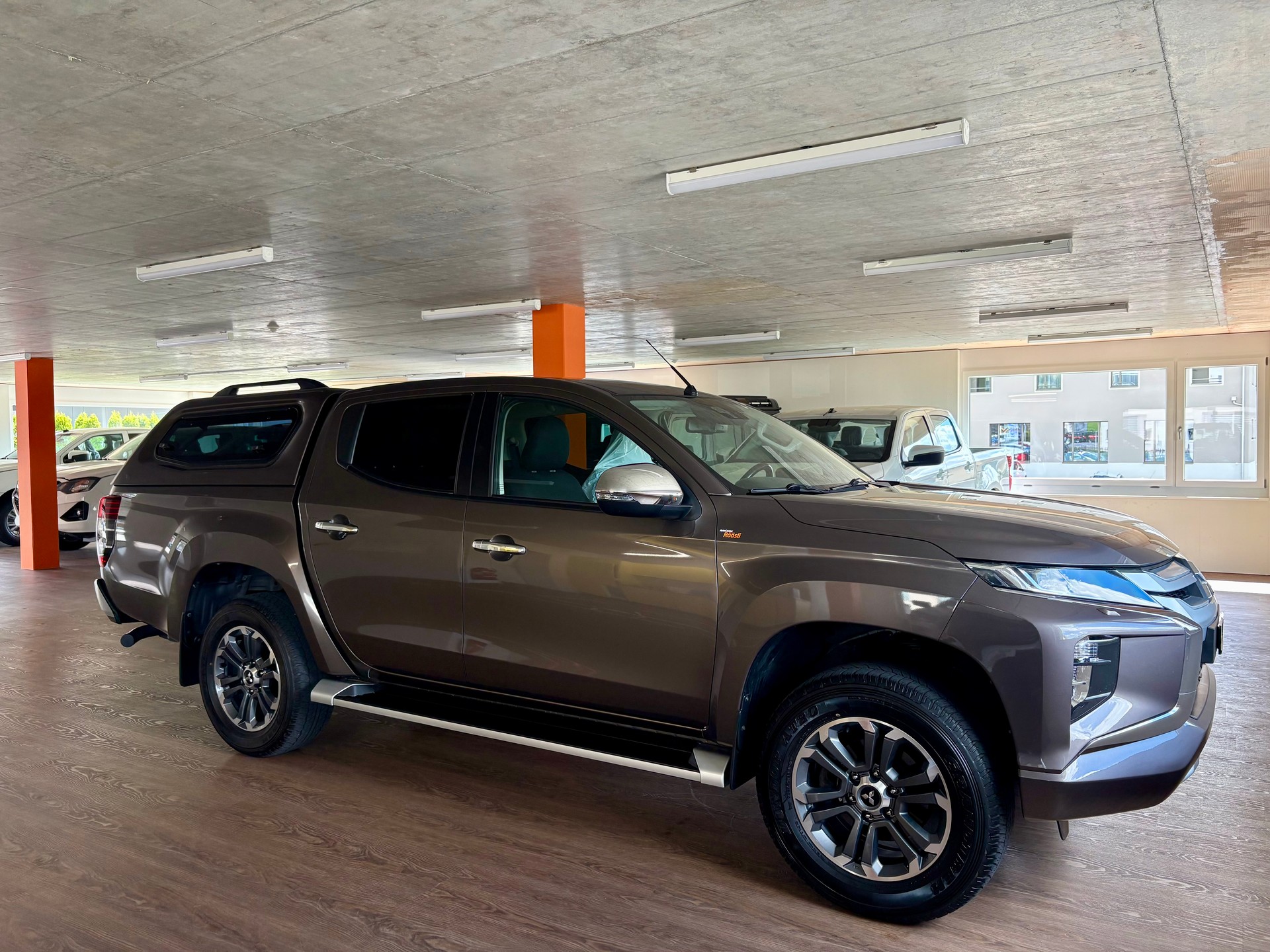 MITSUBISHI L 200 2.2 Style Double Cab Automat-image-2