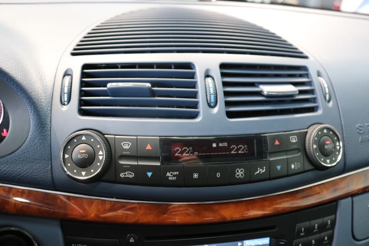 MERCEDES-BENZ E 320 Elégance Automatic-image-21