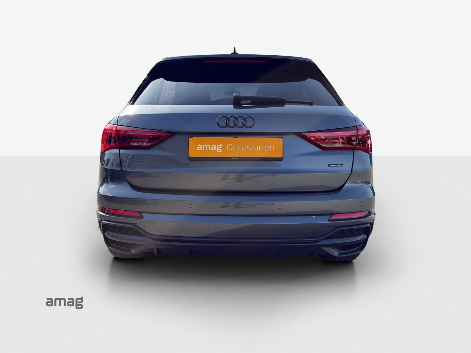 AUDI Q3 40 TFSI S line quattro S-tronic-image-3