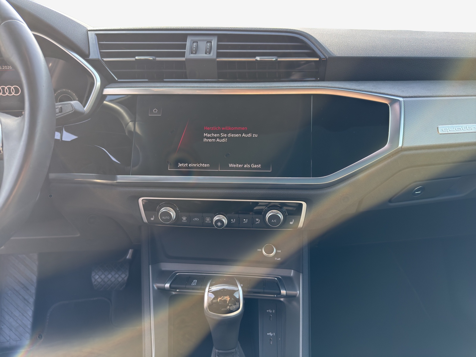 AUDI Q3 40 TFSI S line quattro S-tronic-image-10