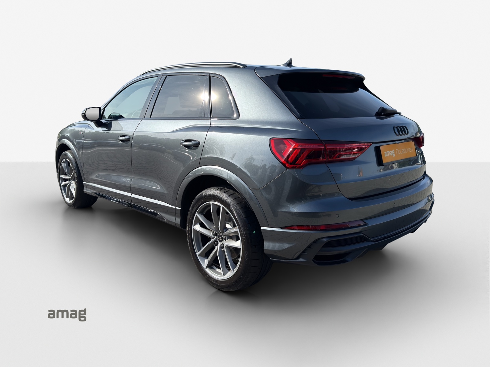 AUDI Q3 40 TFSI S line quattro S-tronic-showroom-element-2