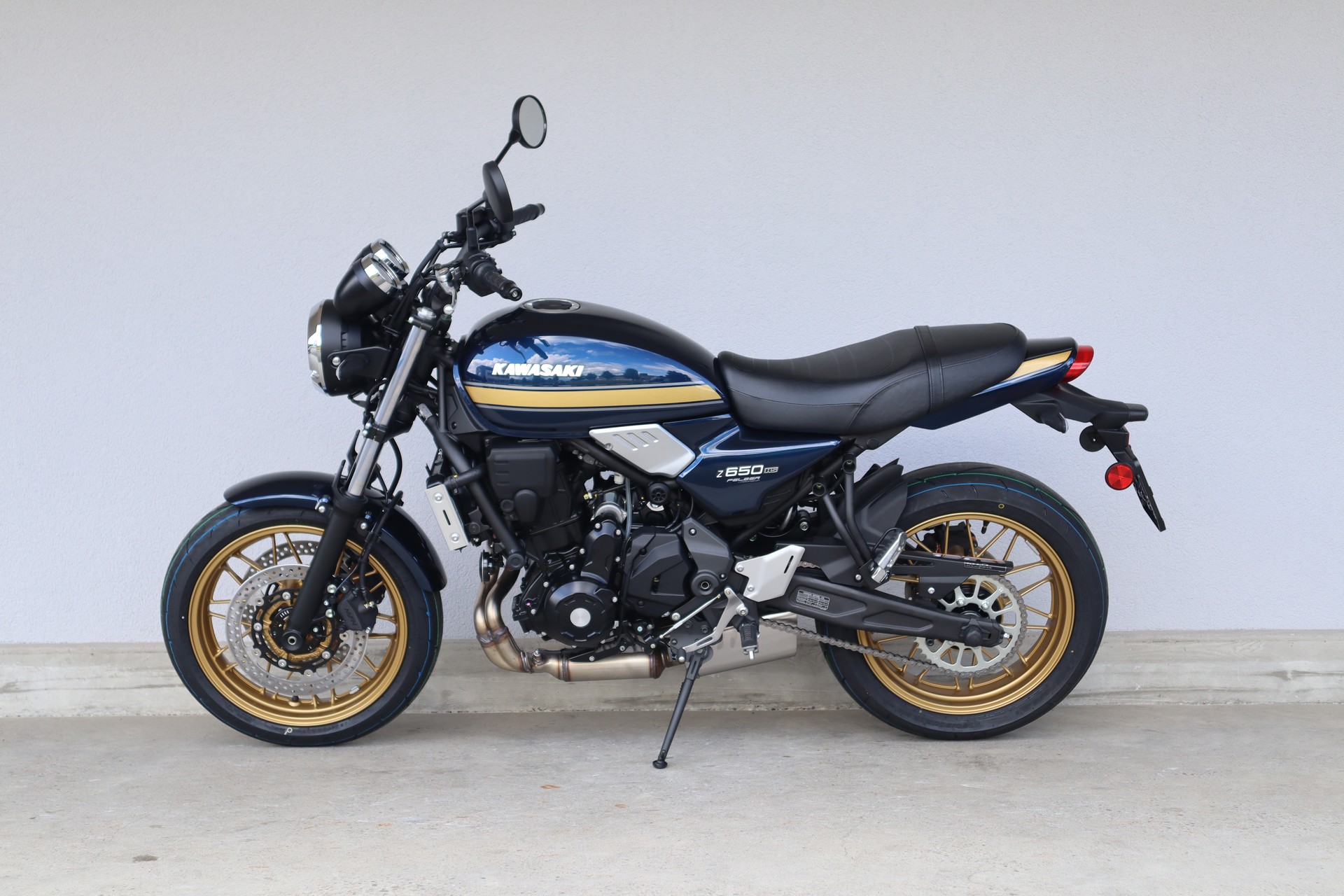 KAWASAKI Z 650 RS-showroom-element-3