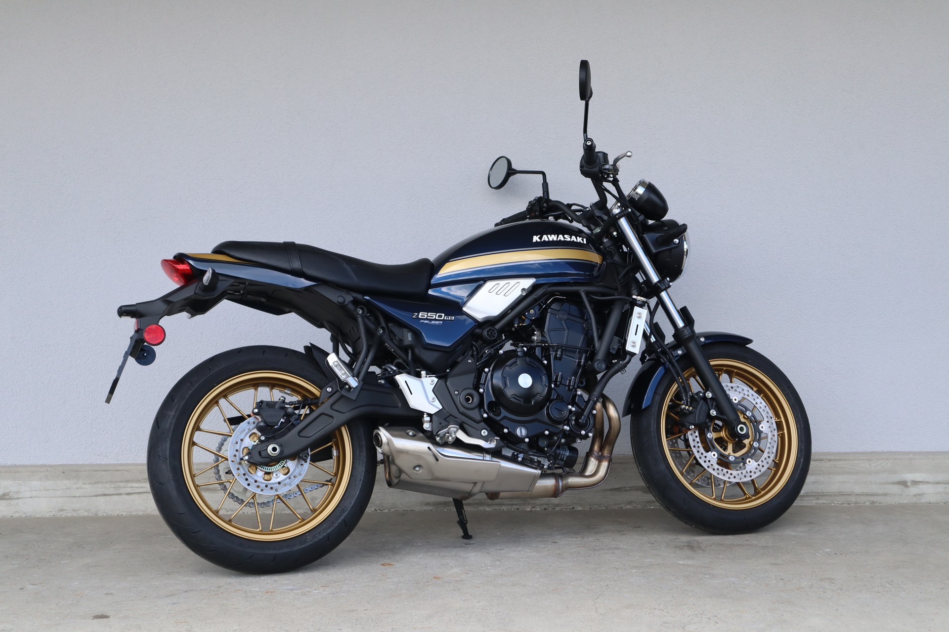 KAWASAKI Z 650 RS-showroom-element-2